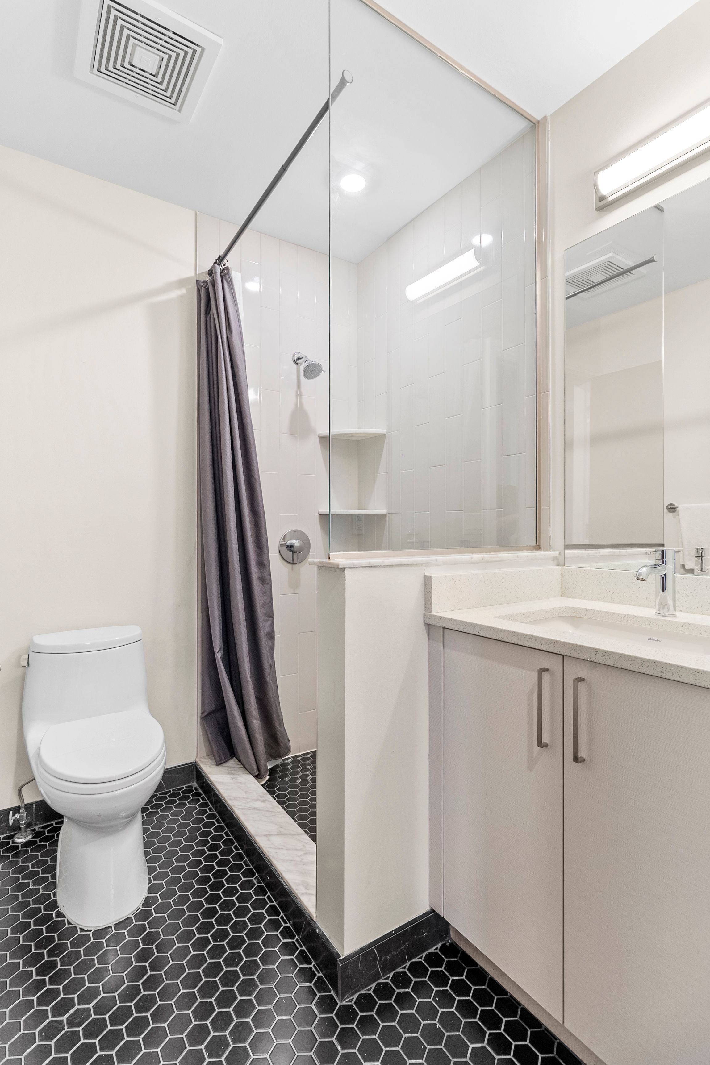 438 SELDEN Street Unit: 304