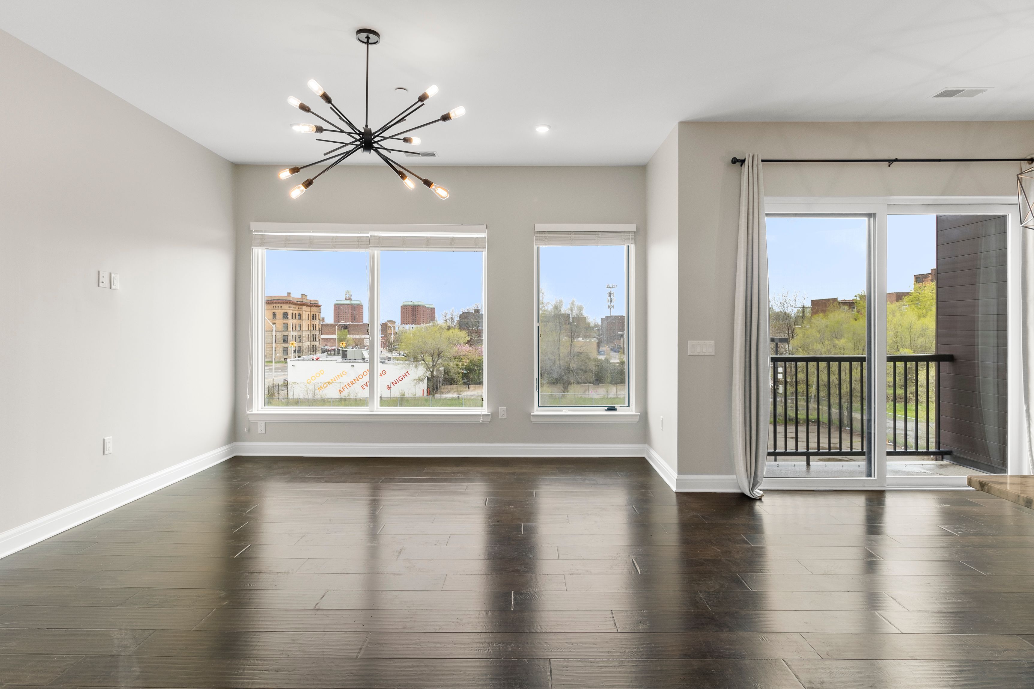 438 SELDEN Street Unit: 304