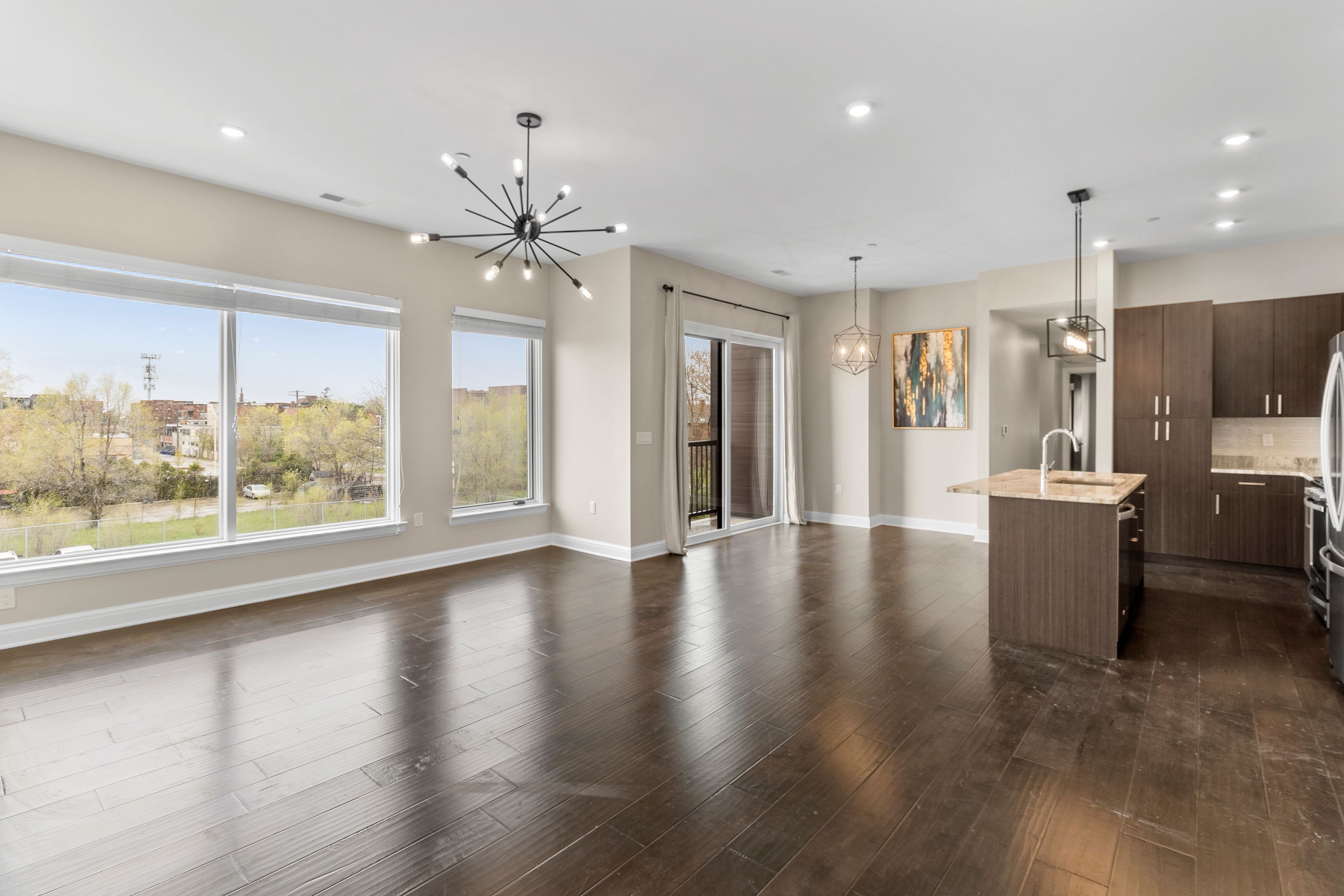 438 SELDEN Street Unit: 304