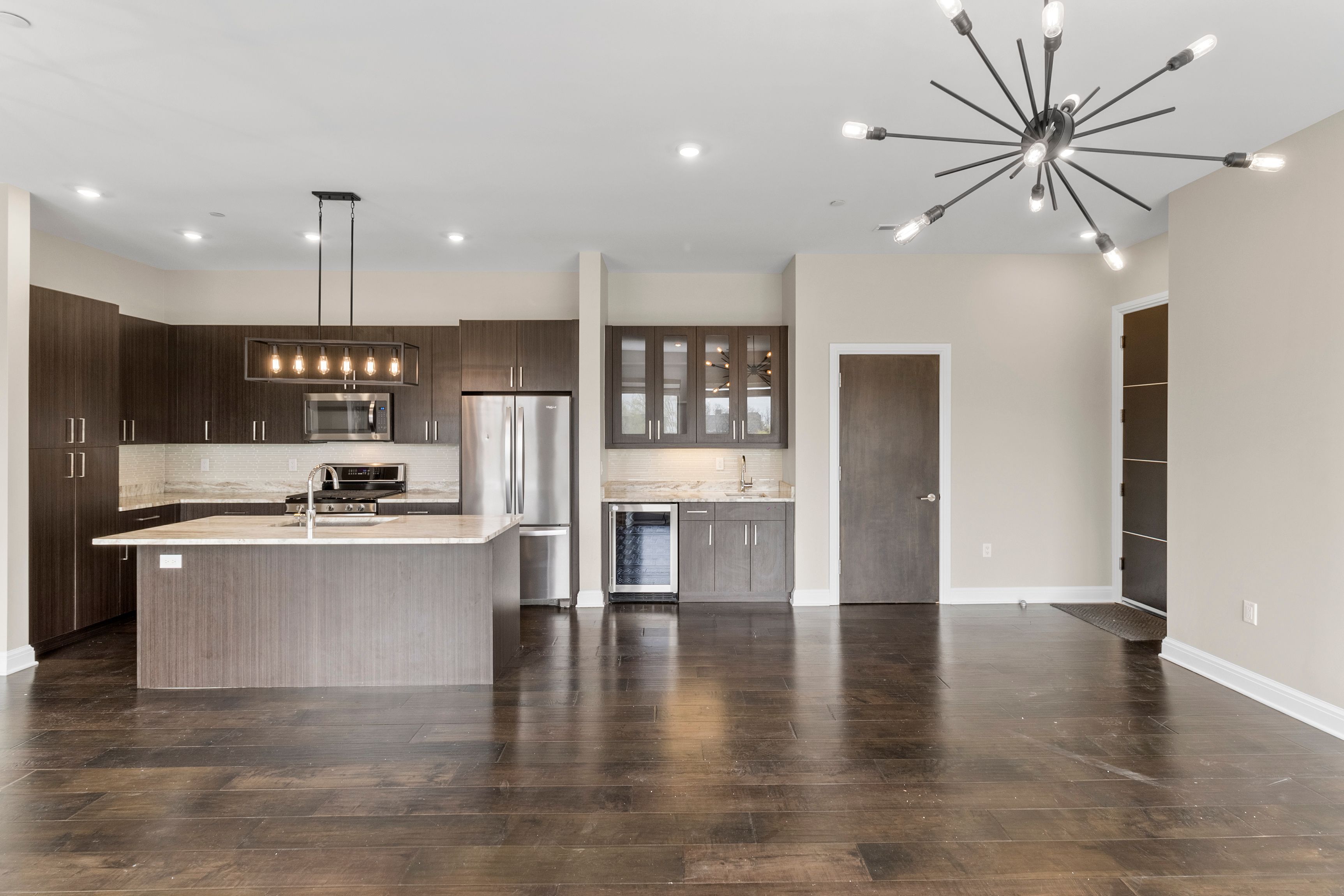 438 SELDEN Street Unit: 304