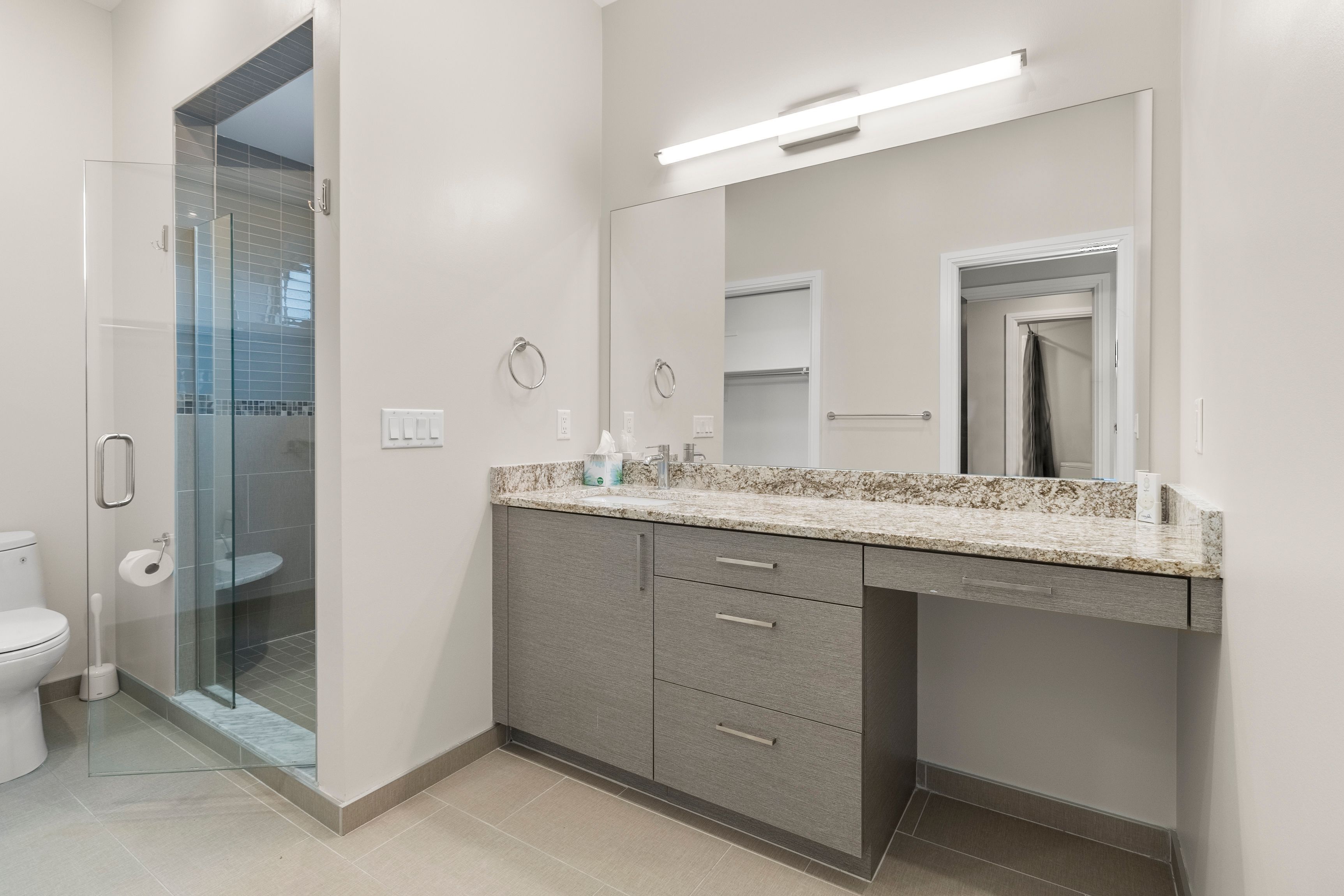 438 SELDEN Street Unit: 304