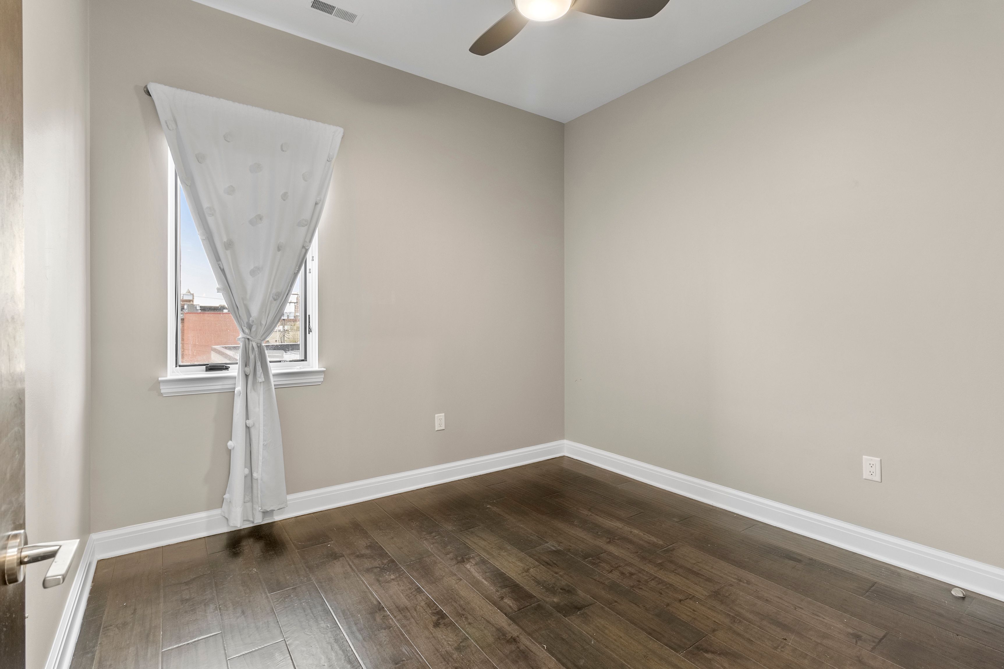 438 SELDEN Street Unit: 304