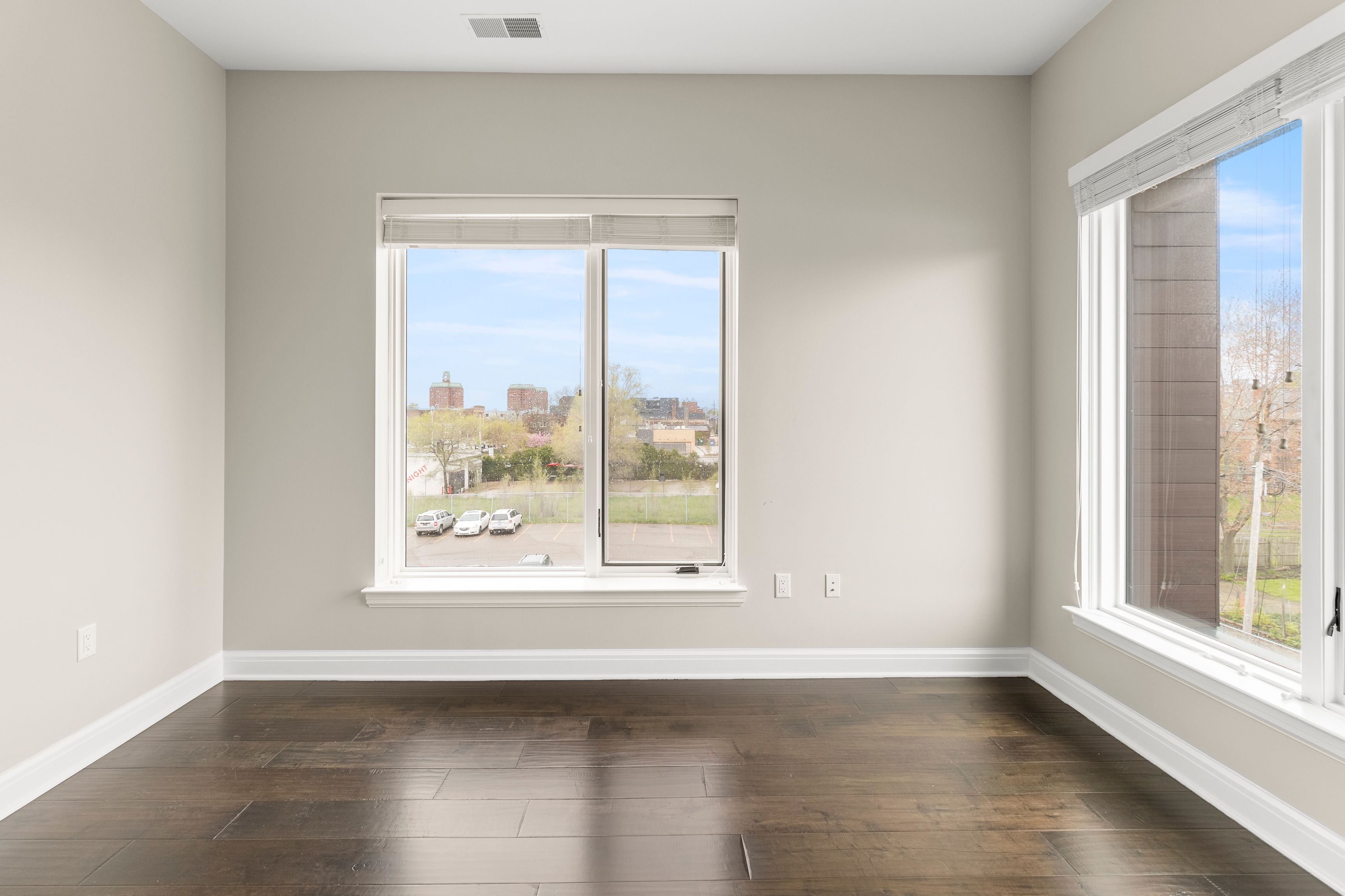 438 SELDEN Street Unit: 304