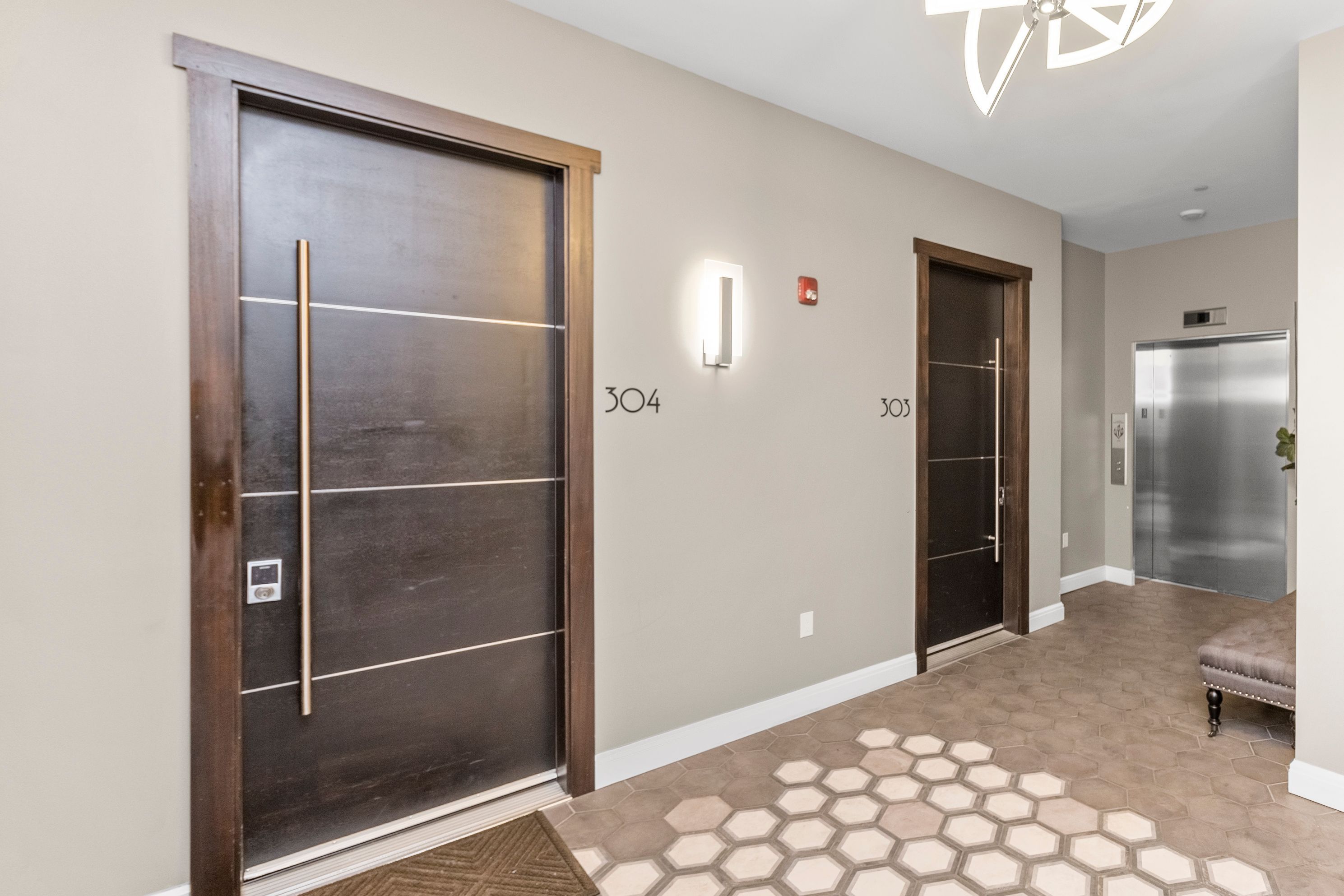 438 SELDEN Street Unit: 304