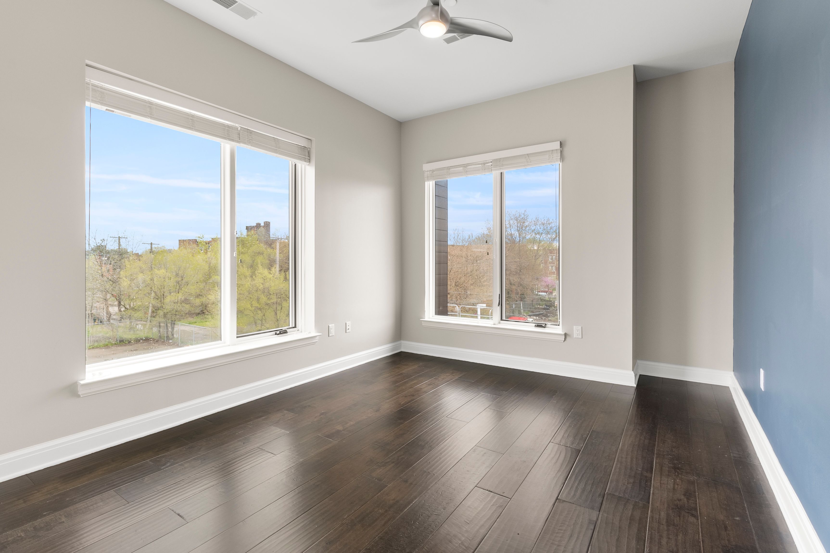 438 SELDEN Street Unit: 304