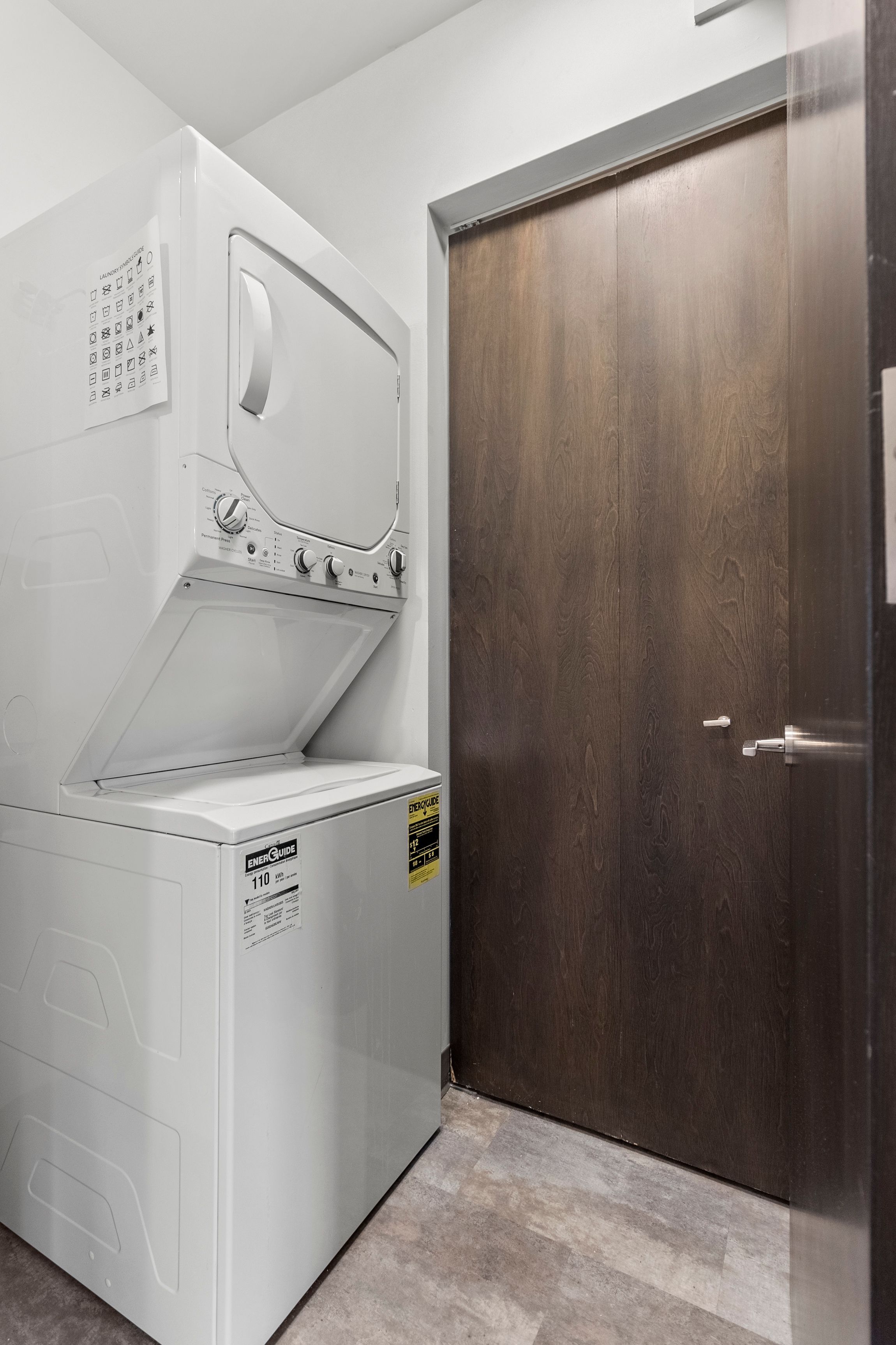 438 SELDEN Street Unit: 304