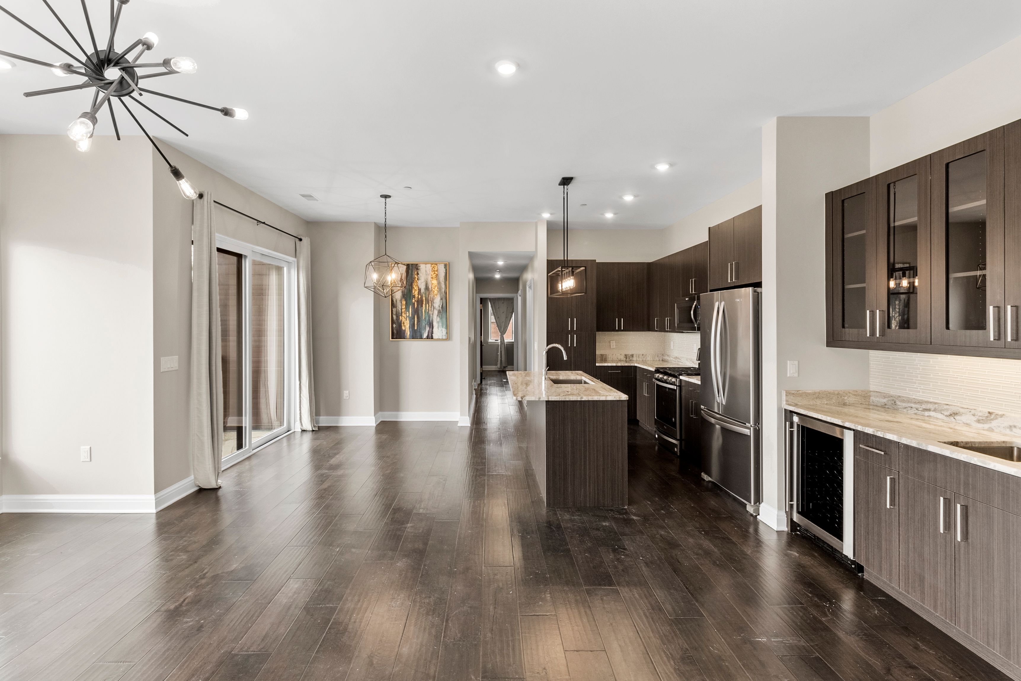 438 SELDEN Street Unit: 304