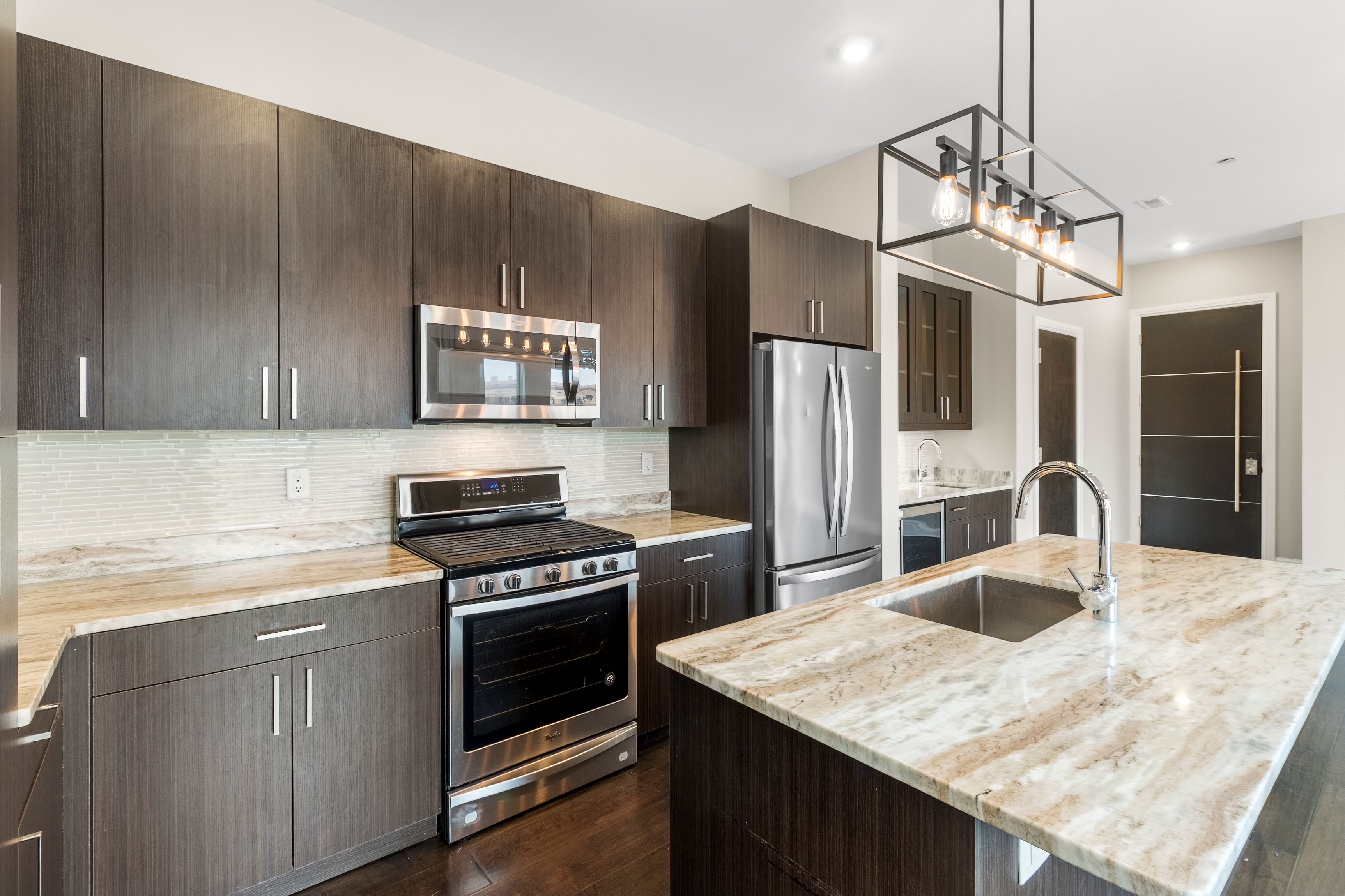 438 SELDEN Street Unit: 304