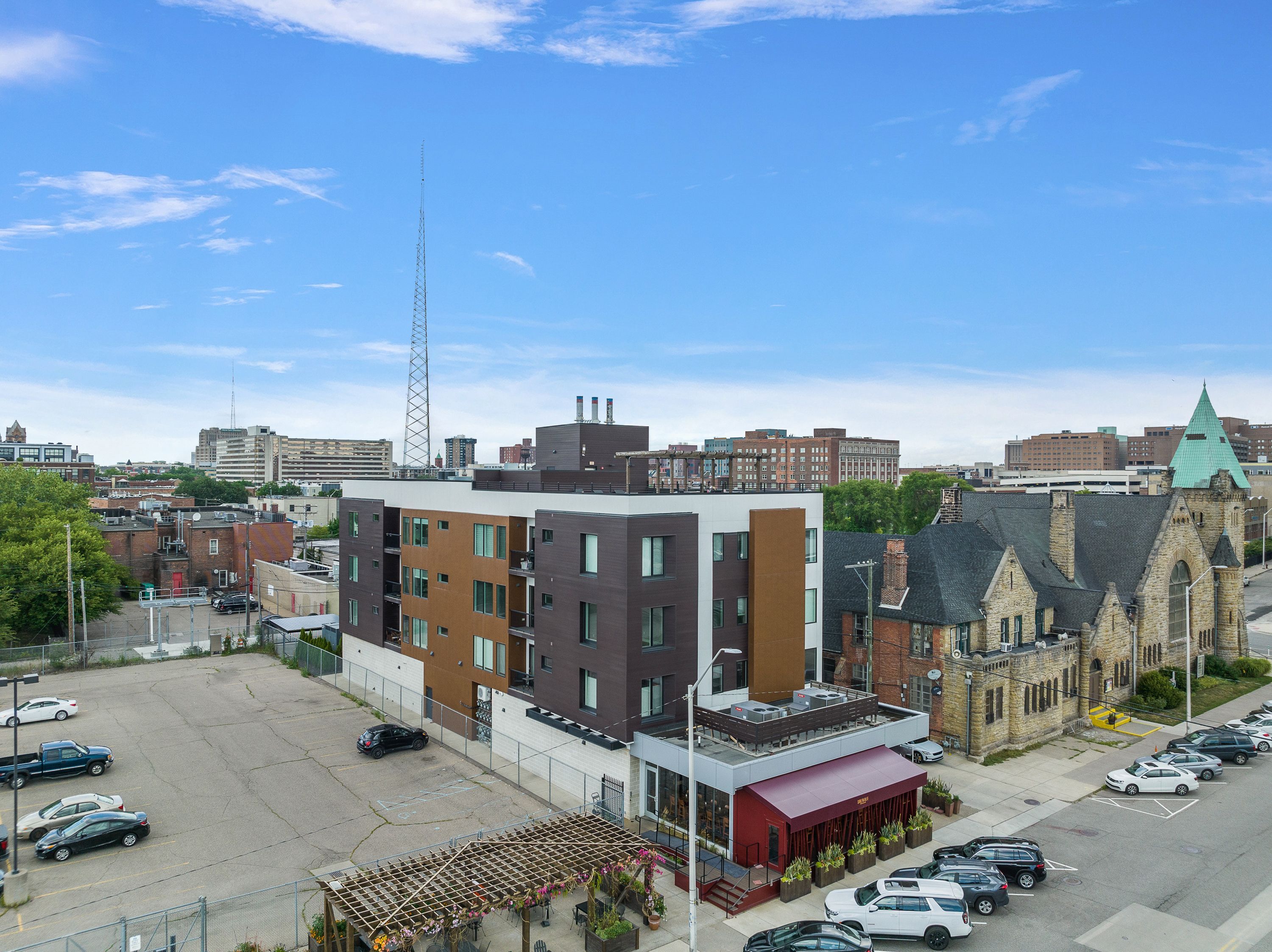 438 SELDEN Street Unit: 304