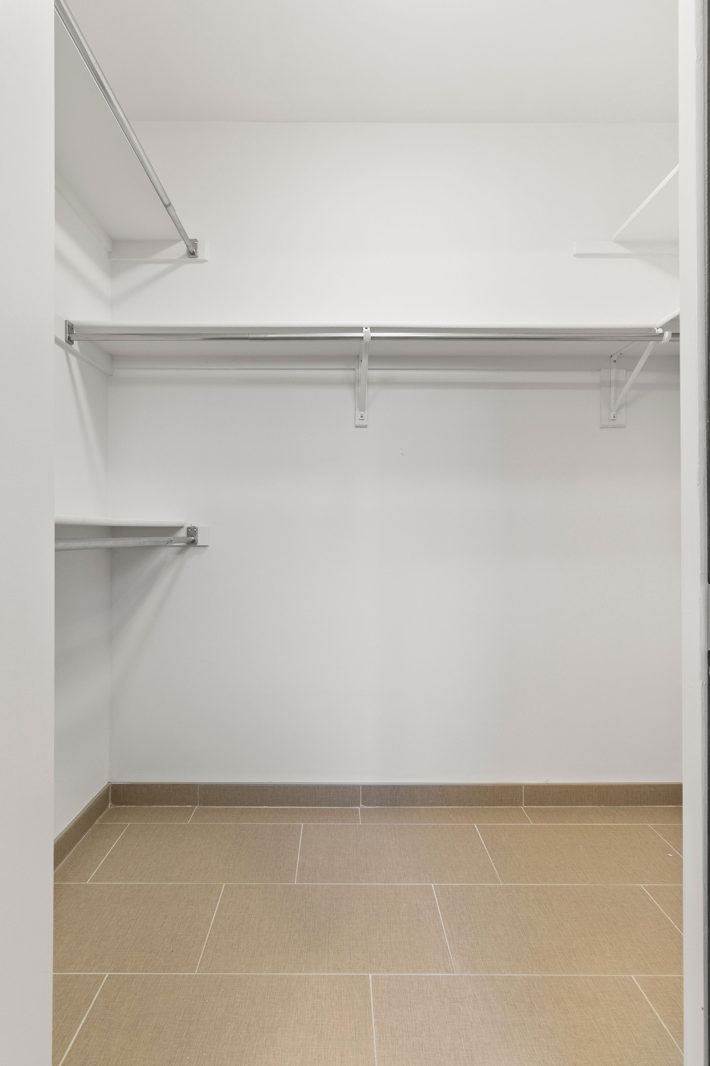 438 SELDEN Street Unit: 304