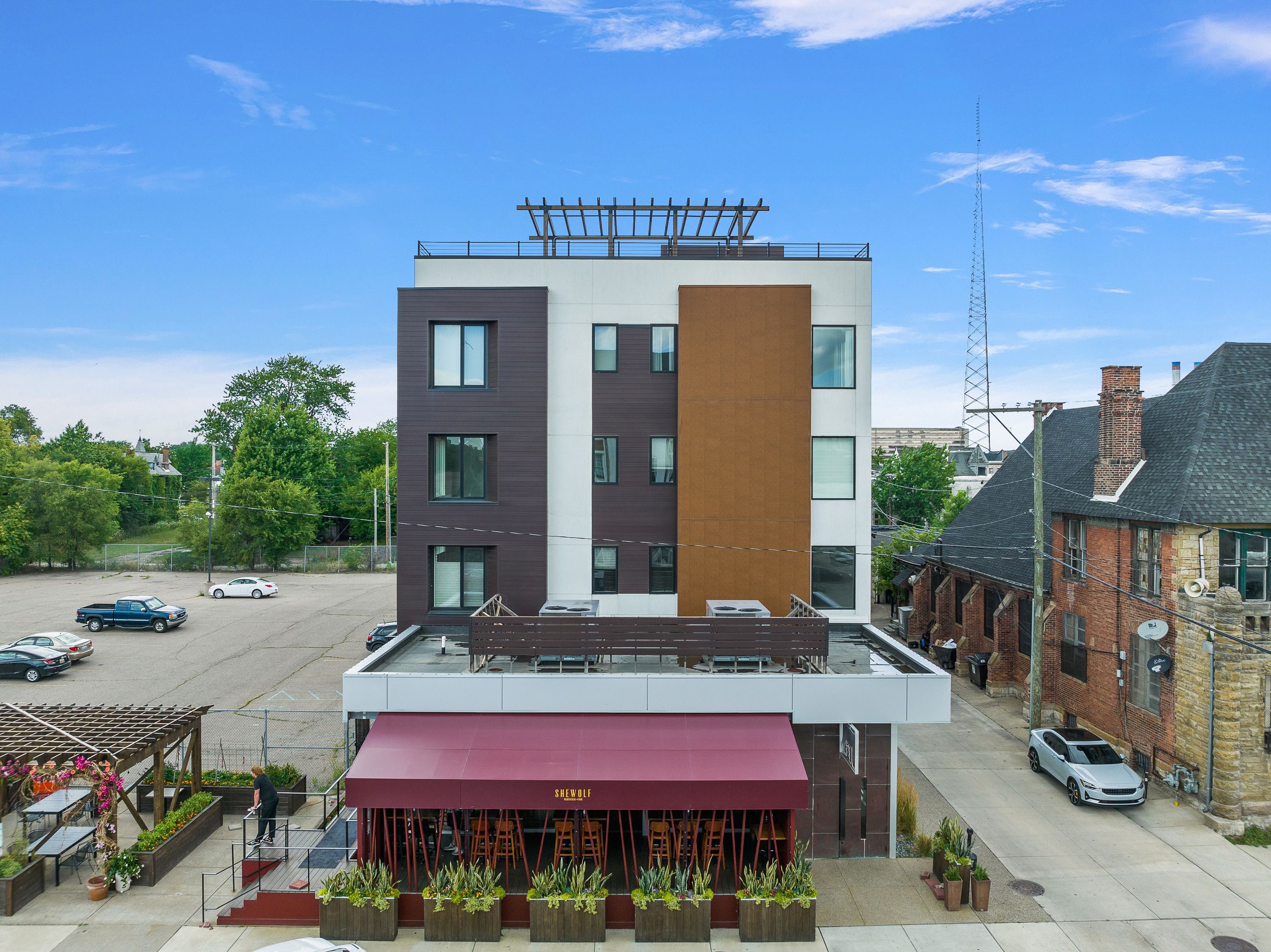 438 SELDEN Street Unit: 304