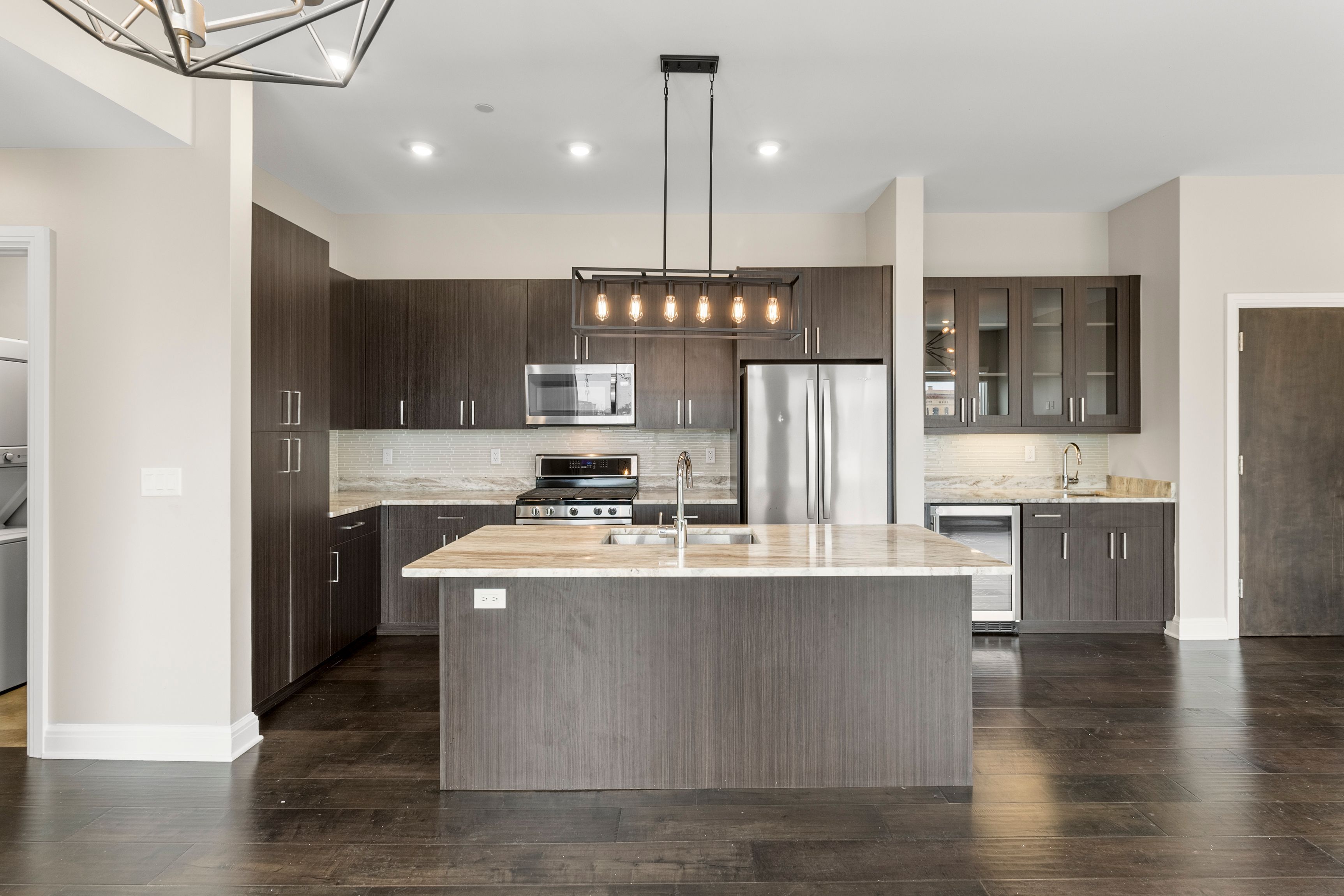 438 SELDEN Street Unit: 304