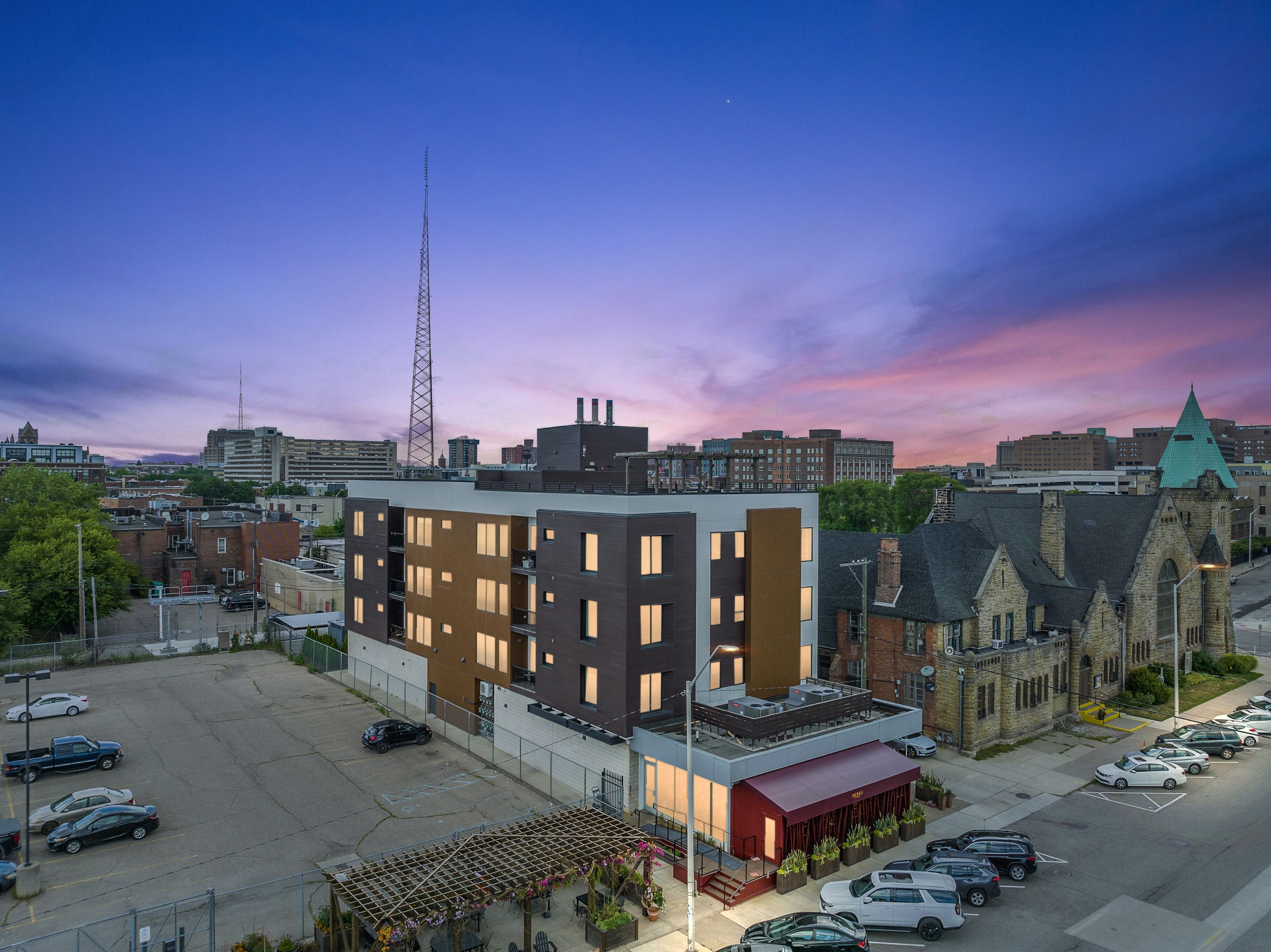 438 SELDEN Street Unit: 304