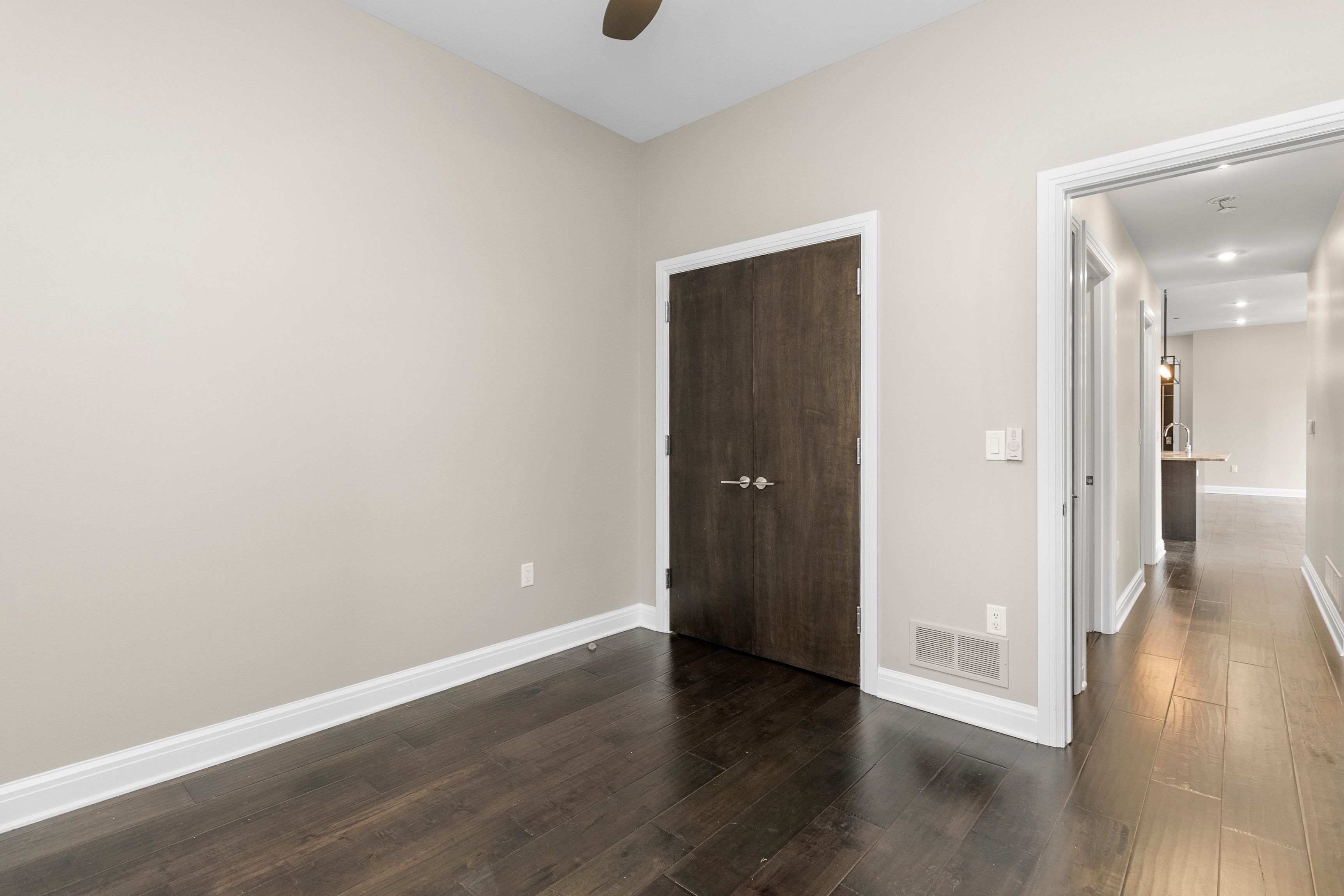 438 SELDEN Street Unit: 304