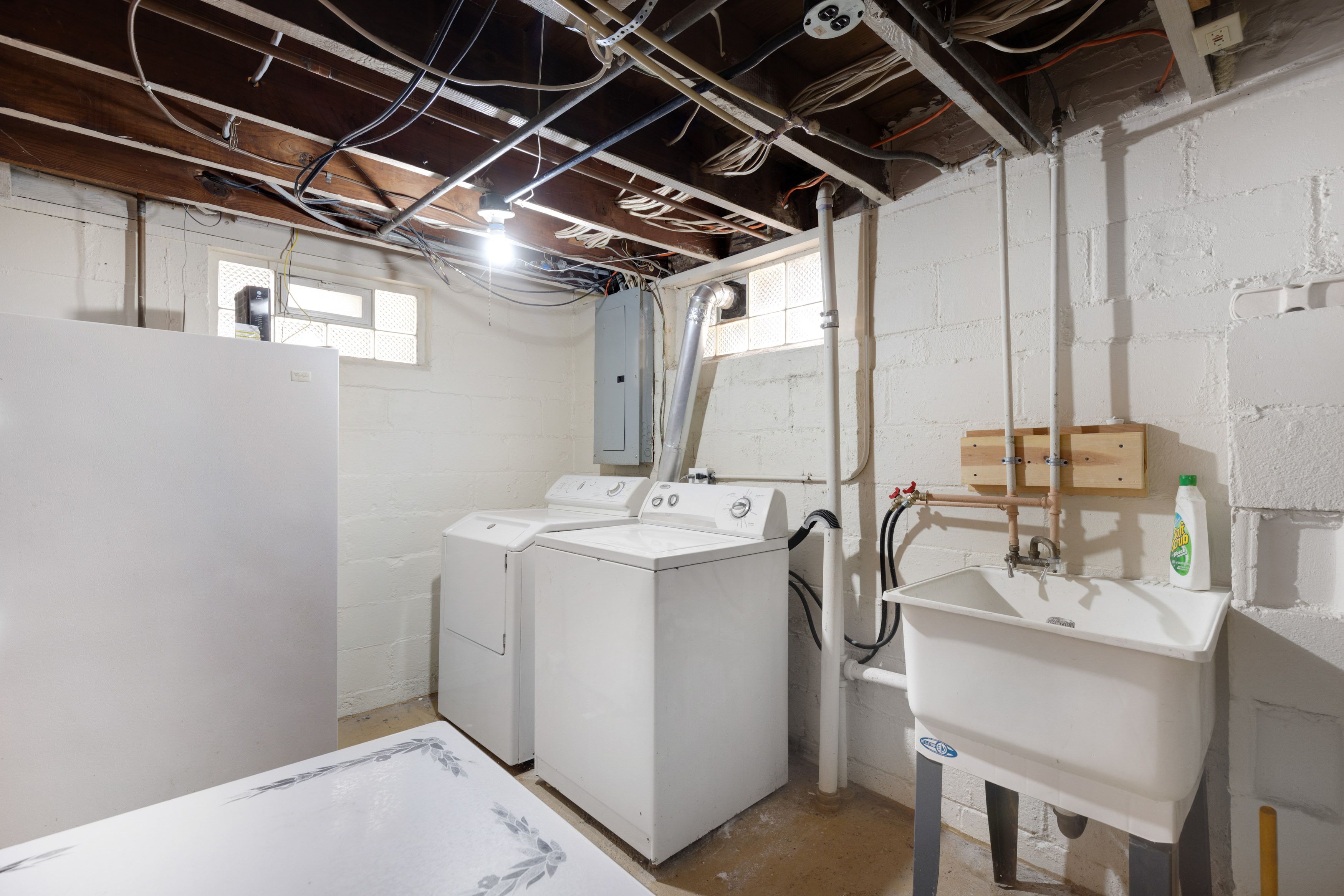 1719 W HOUSTONIA Avenue