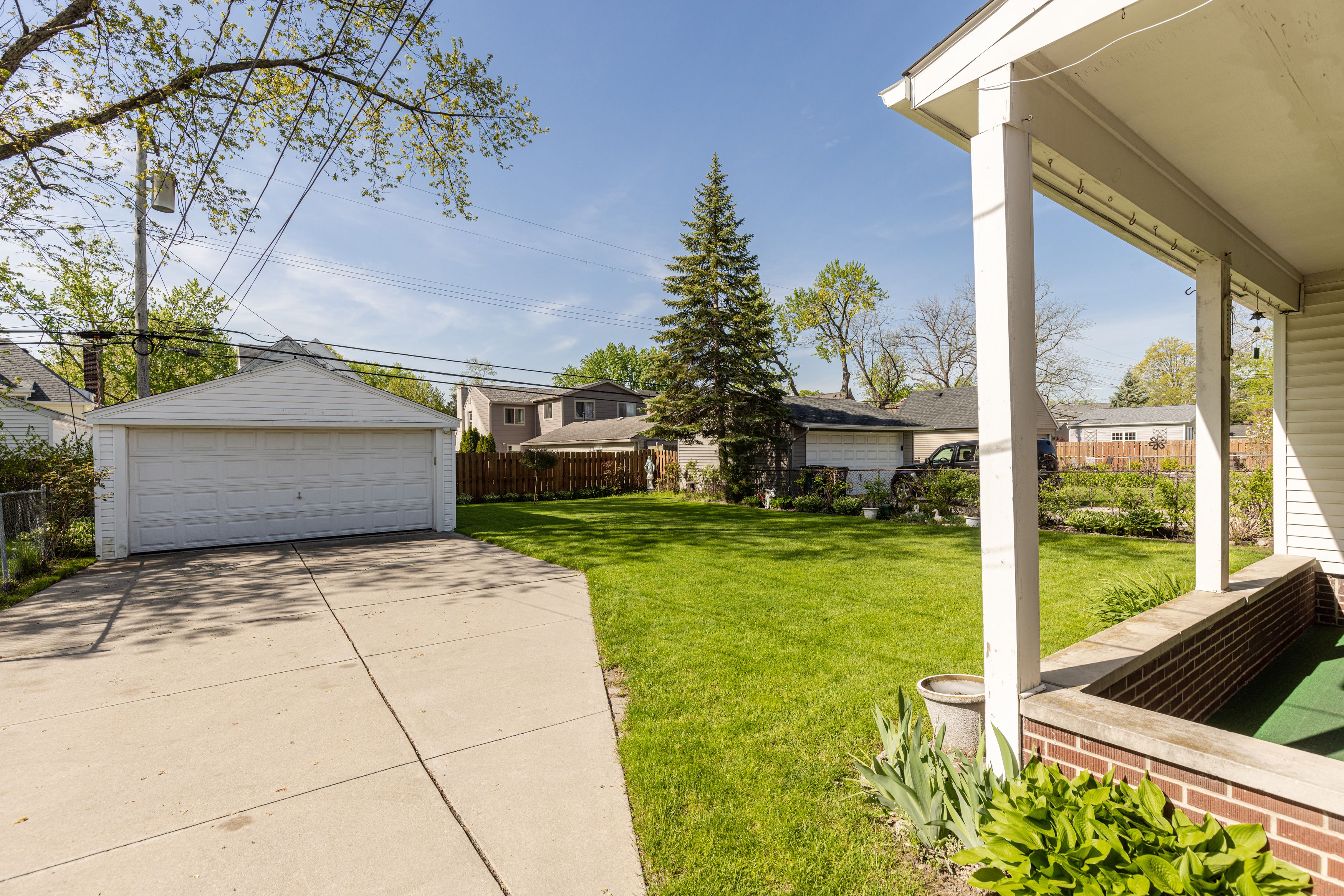 1719 W HOUSTONIA Avenue