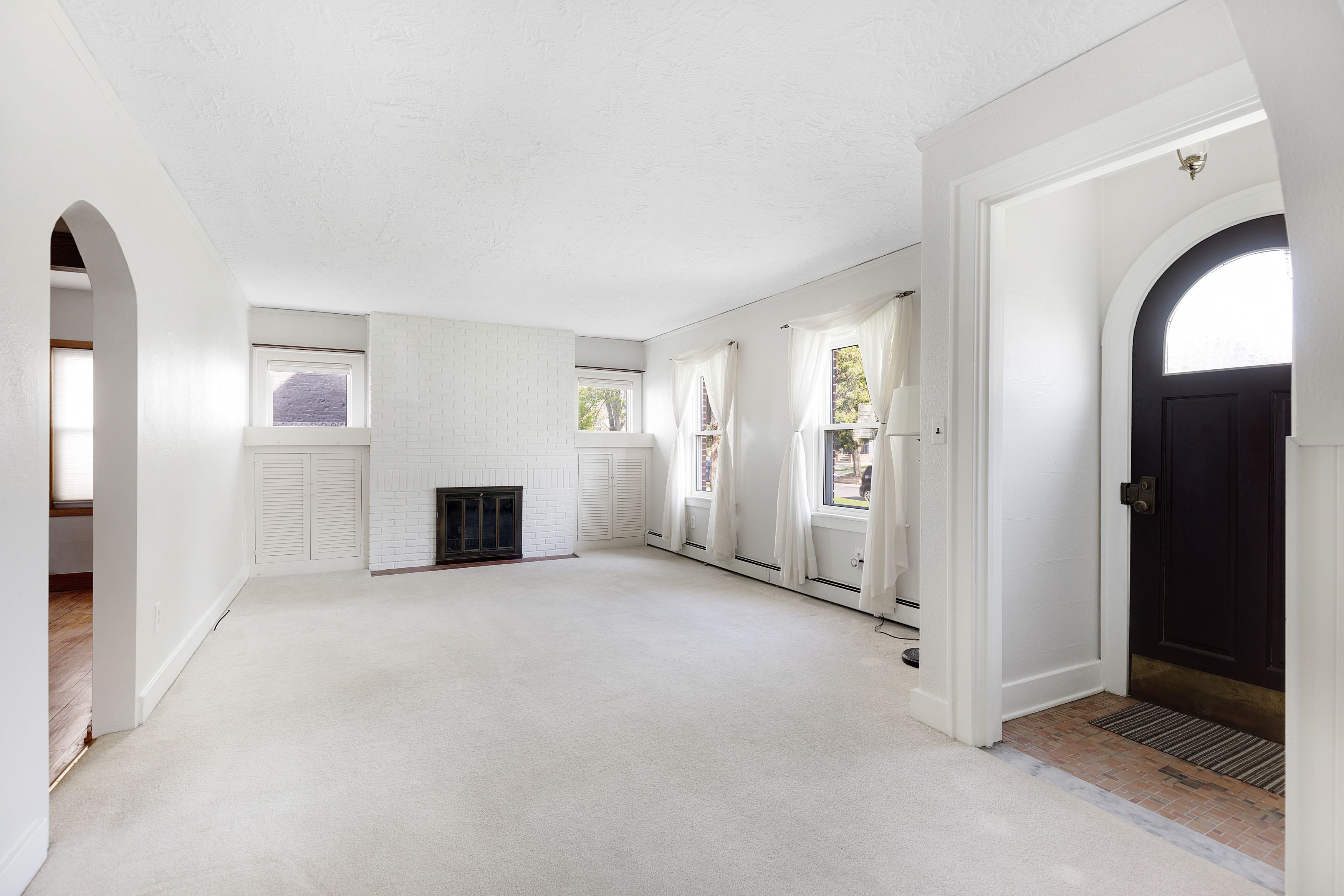 1719 W HOUSTONIA Avenue