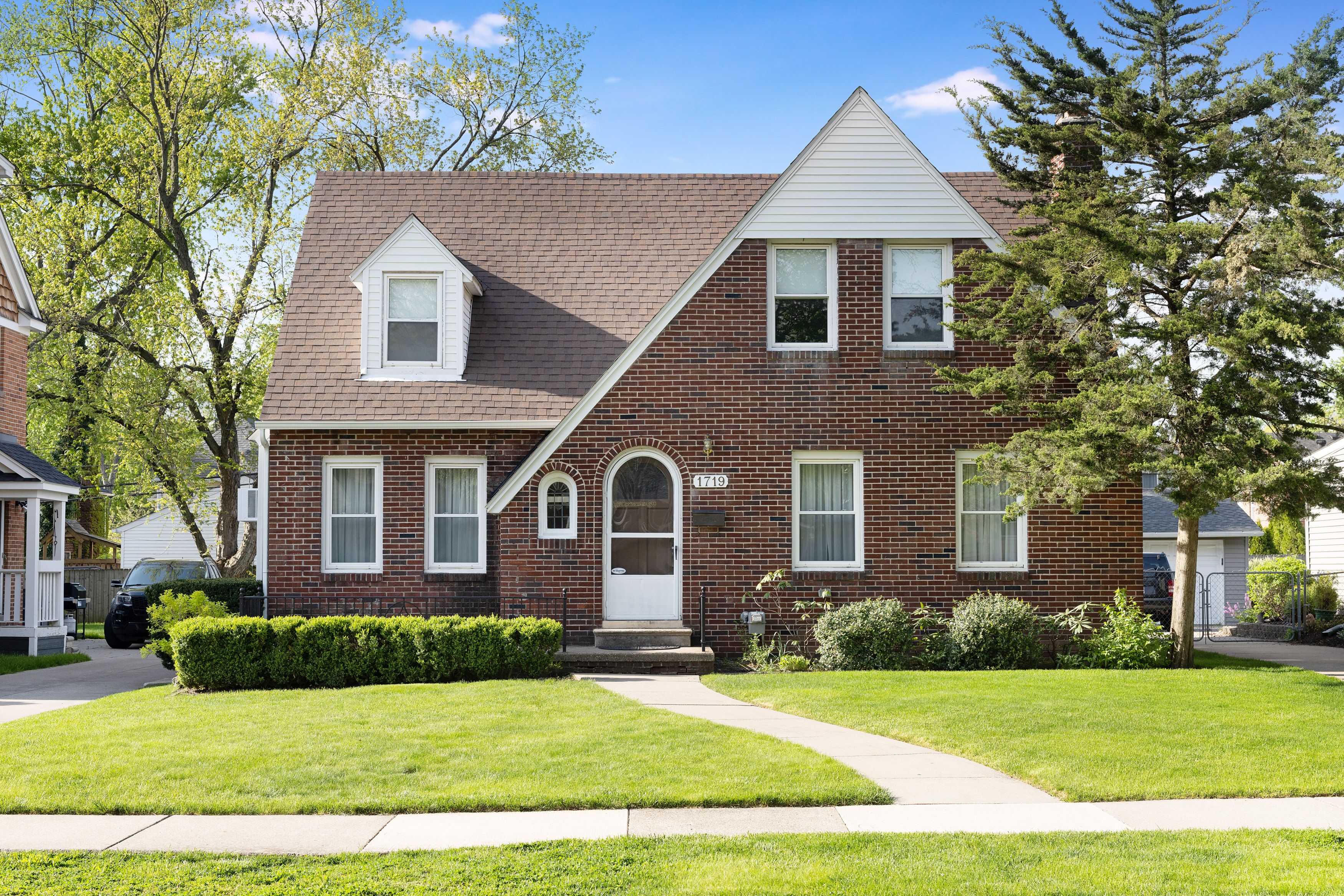 1719 W HOUSTONIA Avenue