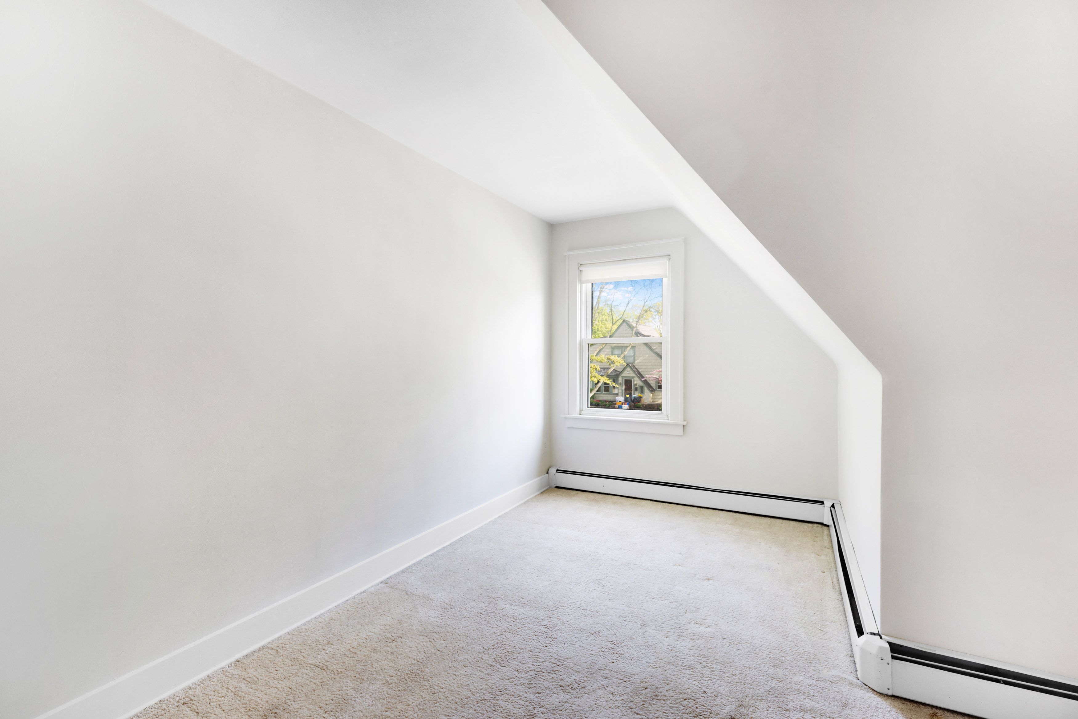 1719 W HOUSTONIA Avenue