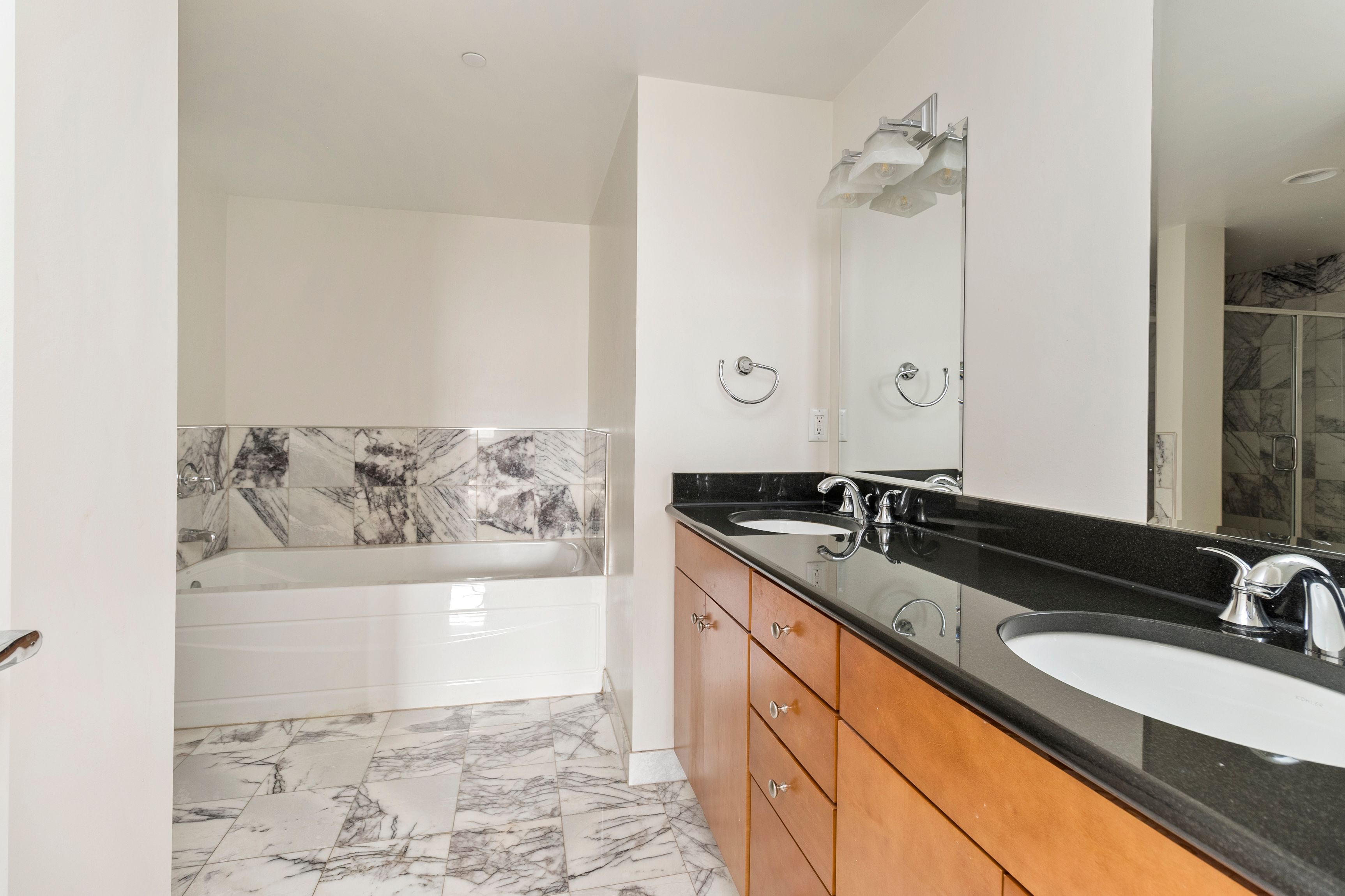 1135 SHELBY Street Unit: 2402