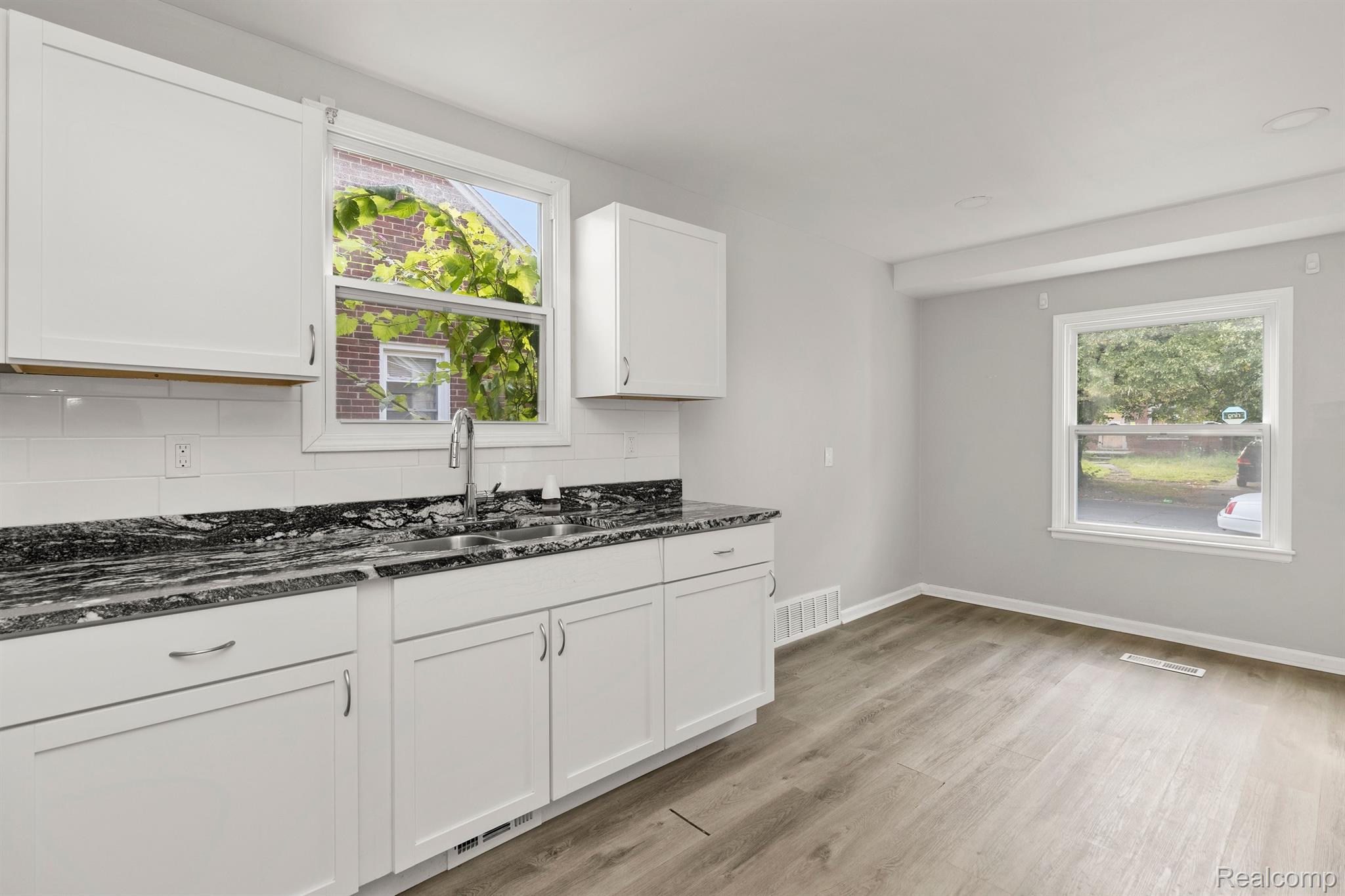 10846 SOMERSET Avenue