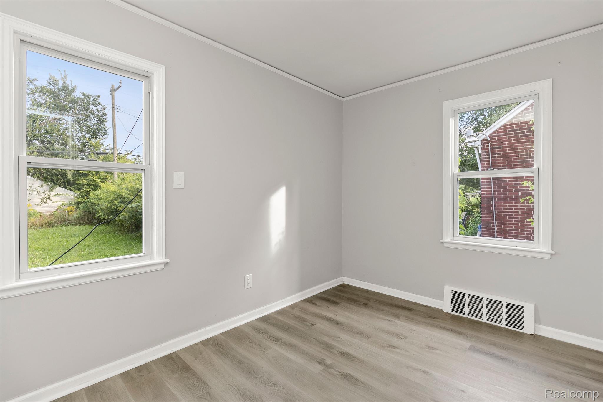 10846 SOMERSET Avenue