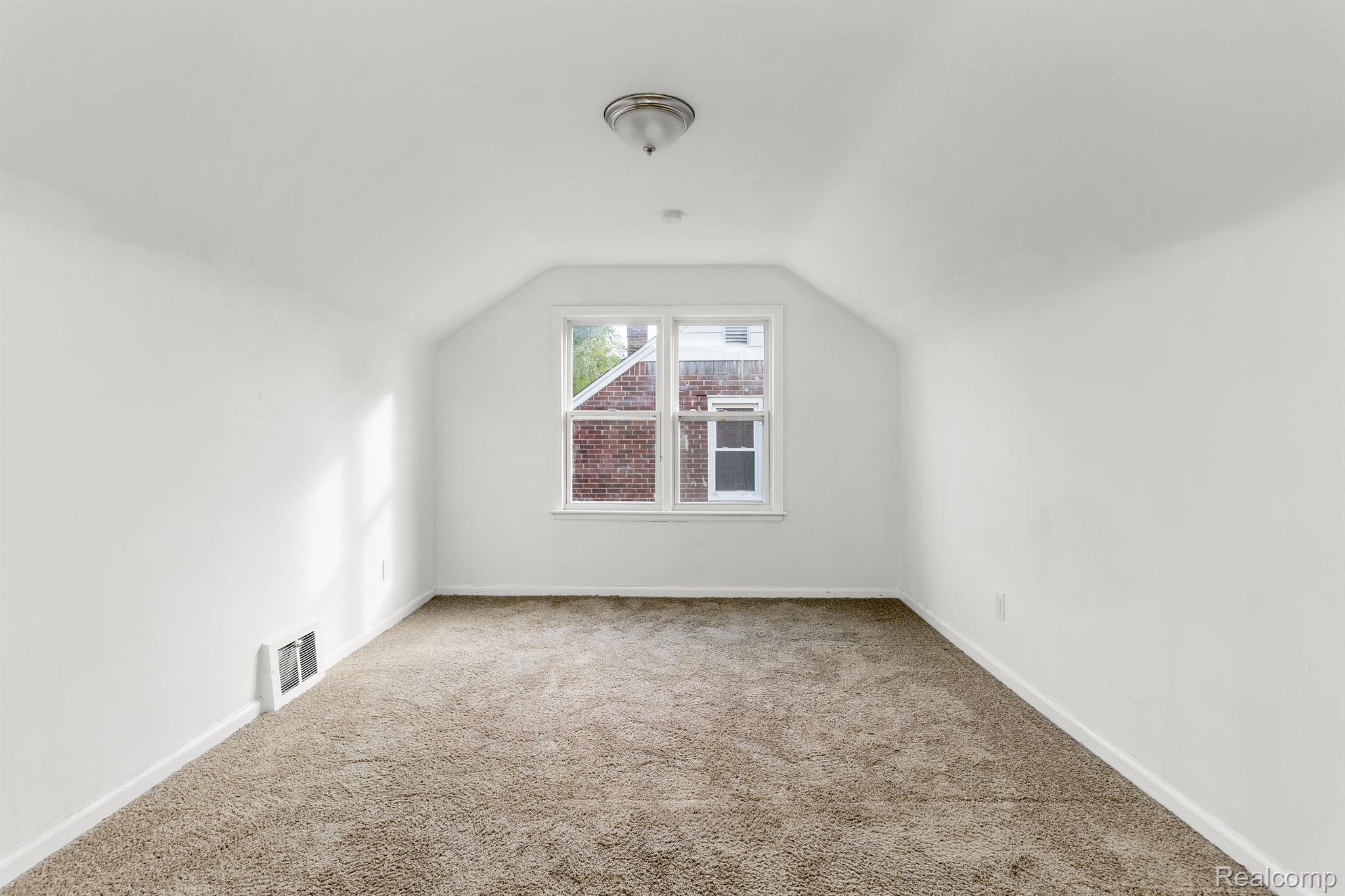 10846 SOMERSET Avenue