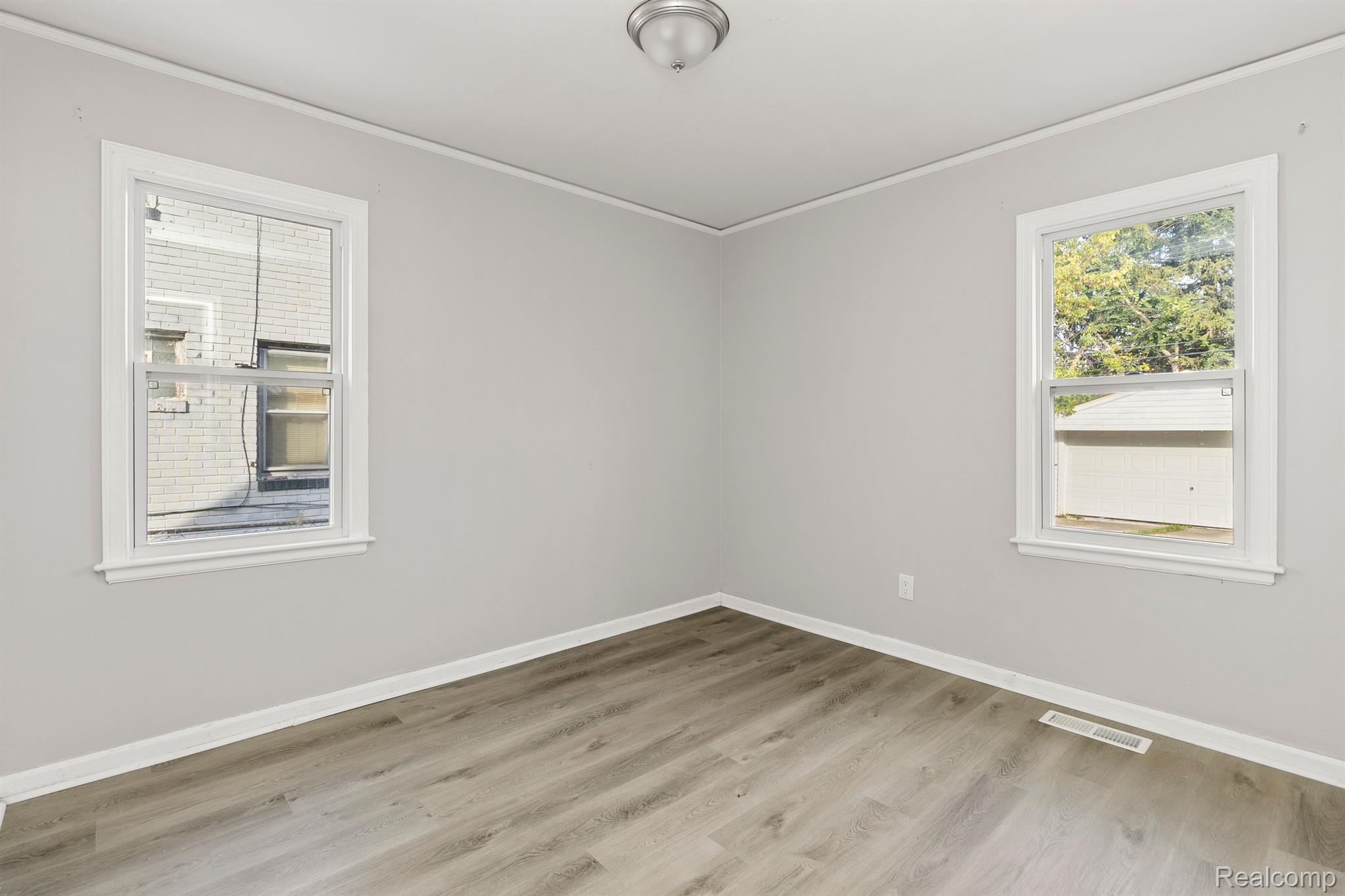 10846 SOMERSET Avenue