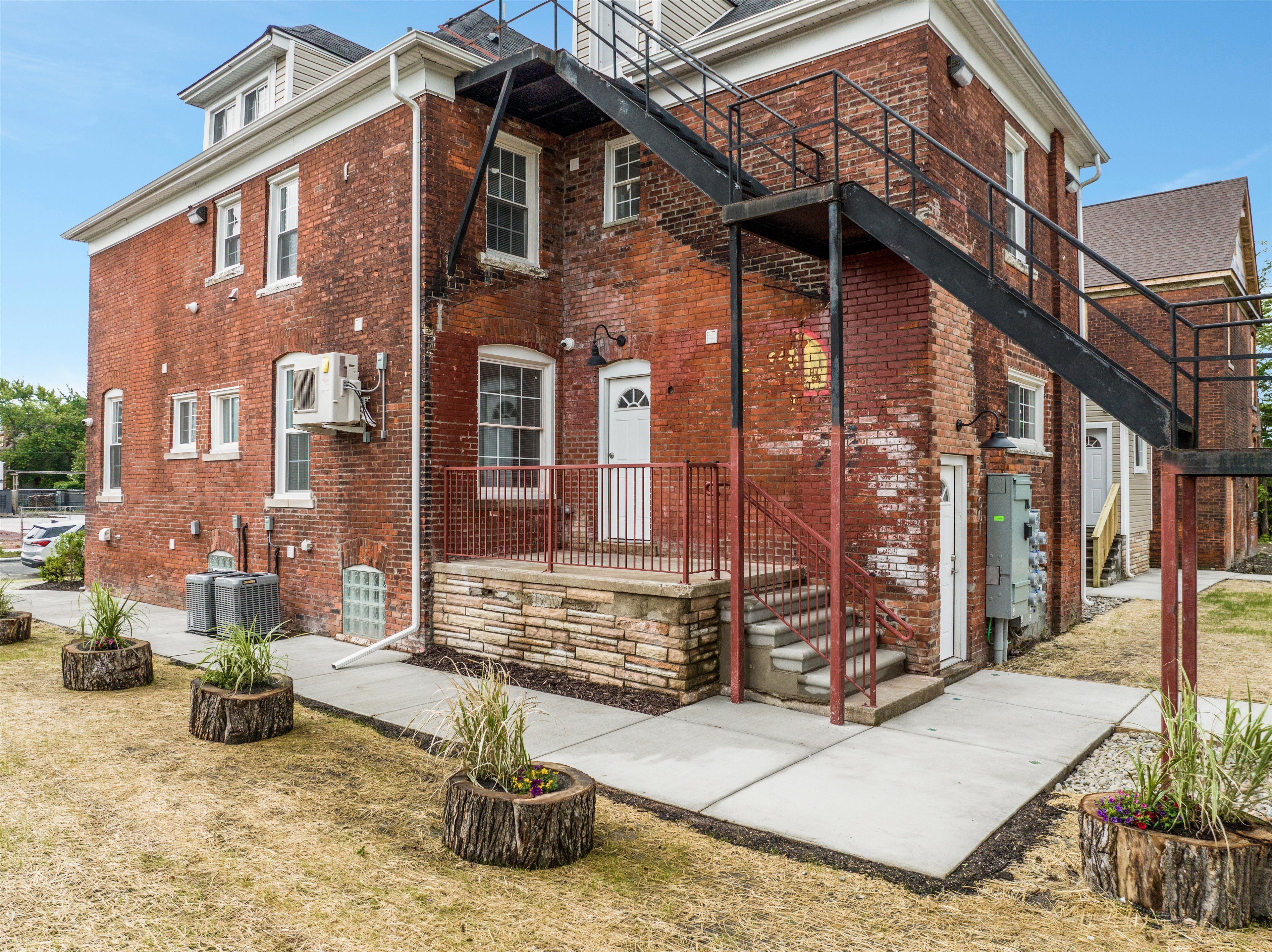 95 E Euclid Street Unit: 101