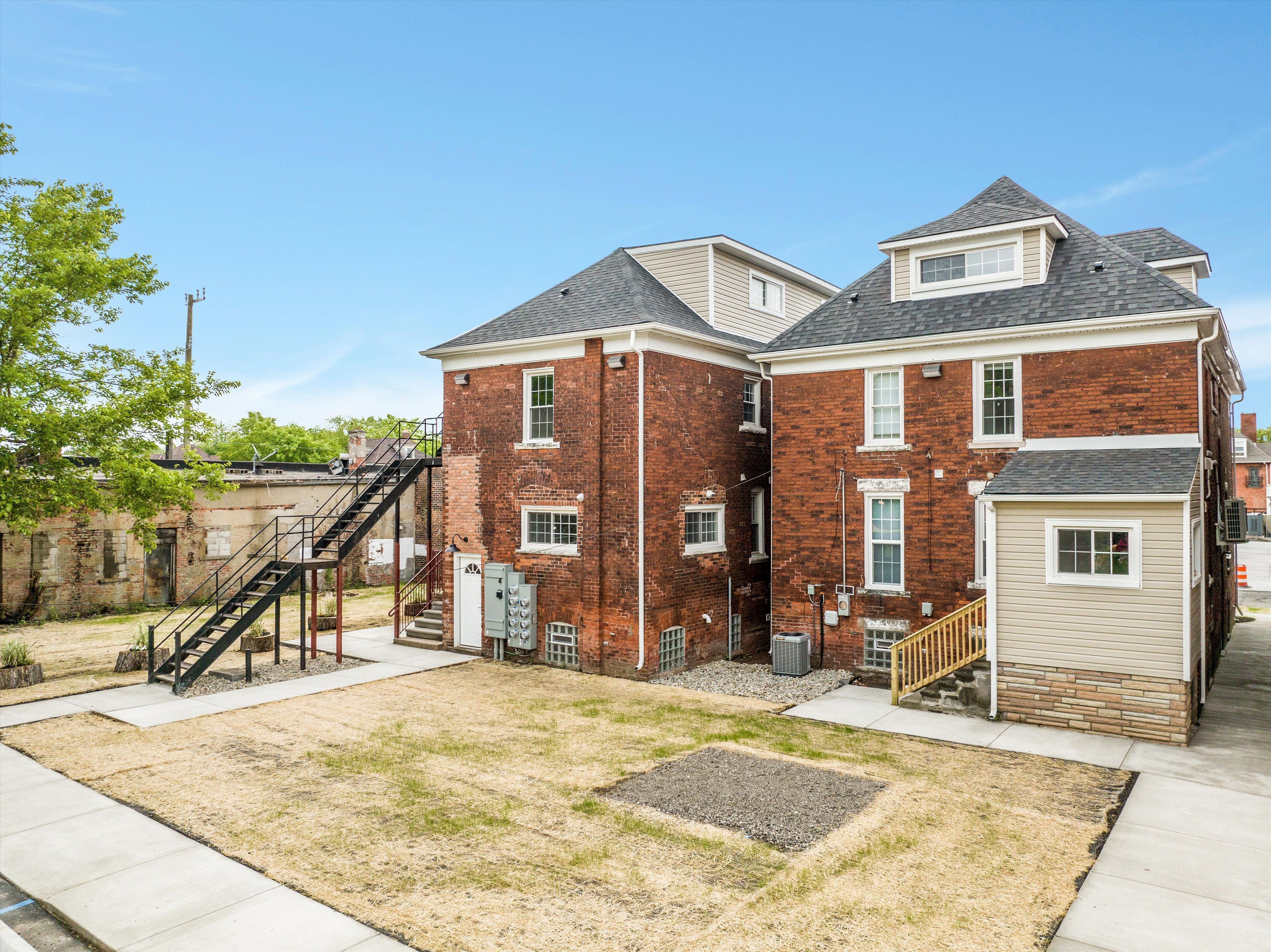 95 E Euclid Street Unit: 101