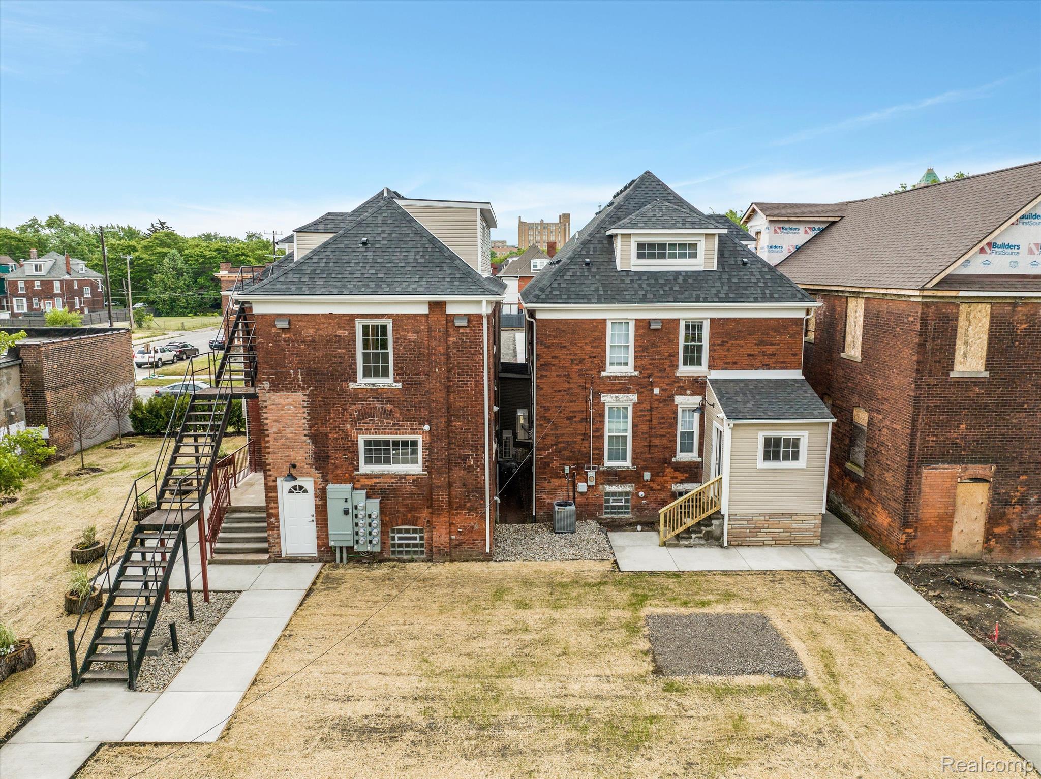 95 E Euclid Street Unit: 202