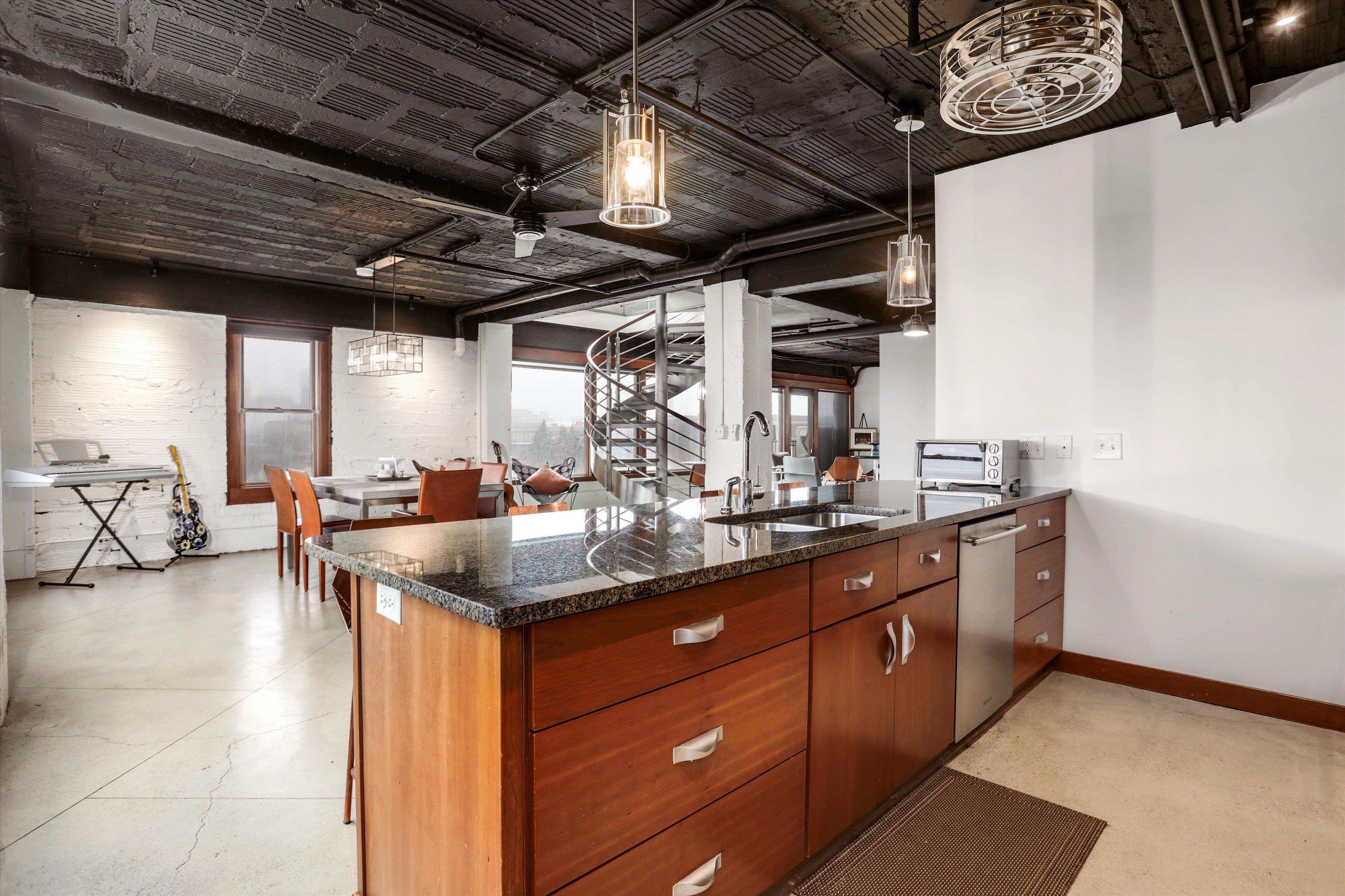 2915 John R Street Unit: 505