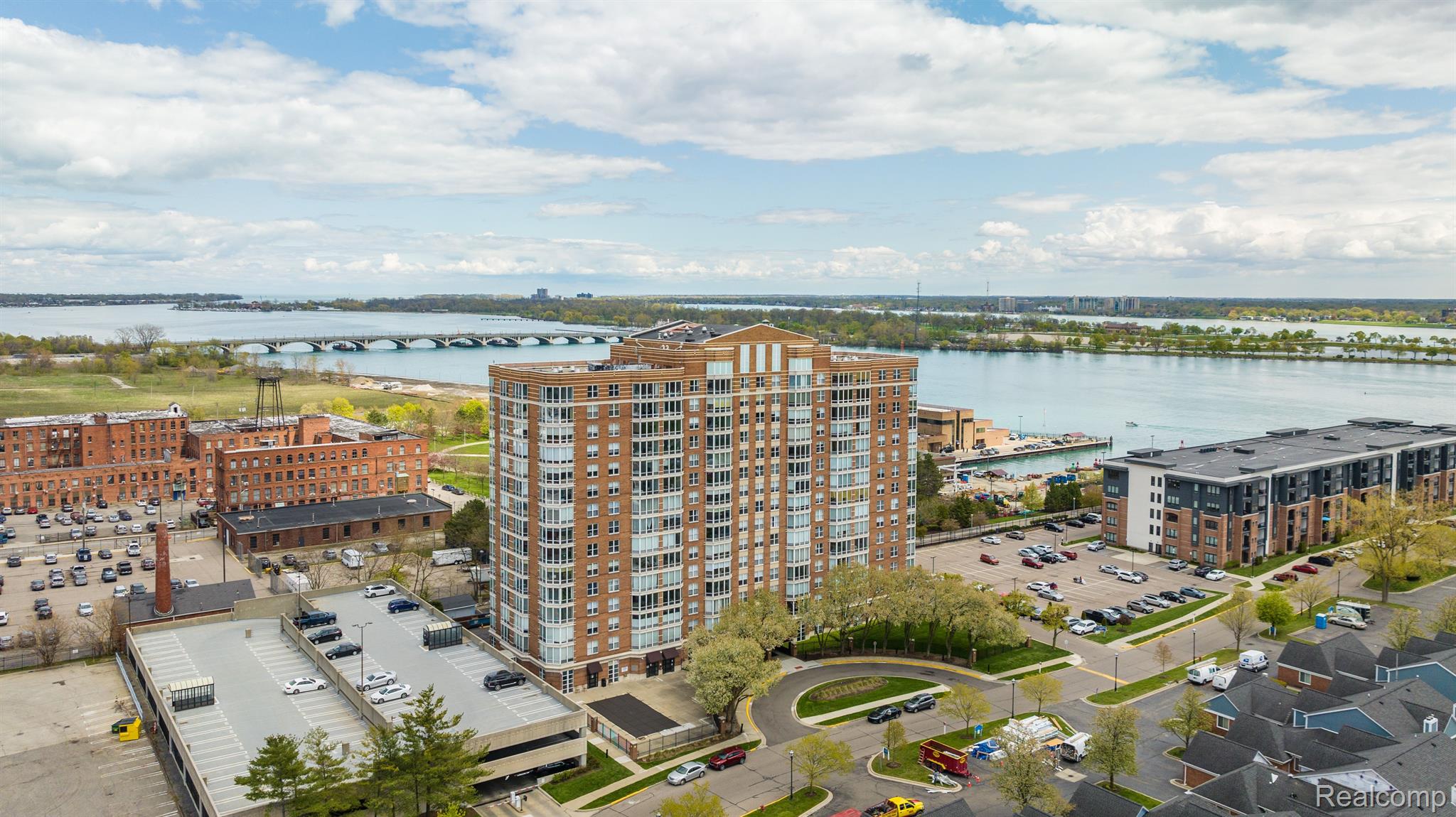 250 E HARBORTOWN Drive Unit: 166 / 1508