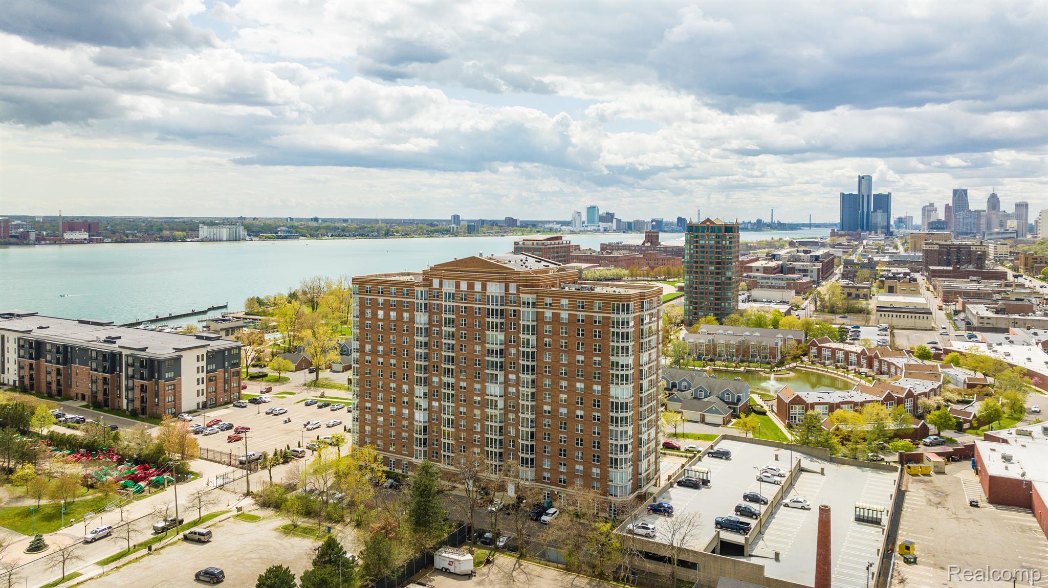 250 E HARBORTOWN Drive Unit: 166 / 1508