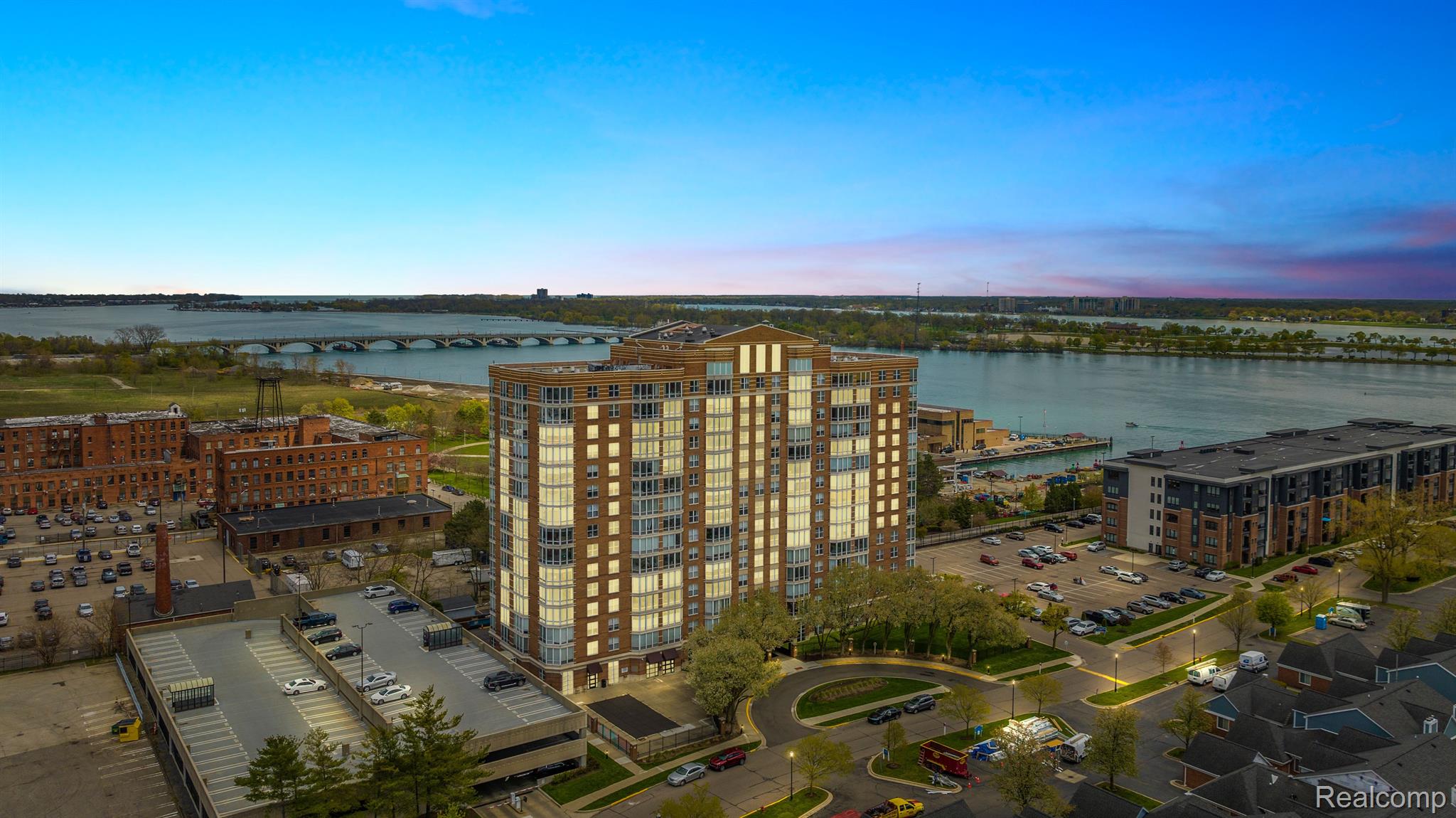 250 E HARBORTOWN Drive Unit: 166 / 1508