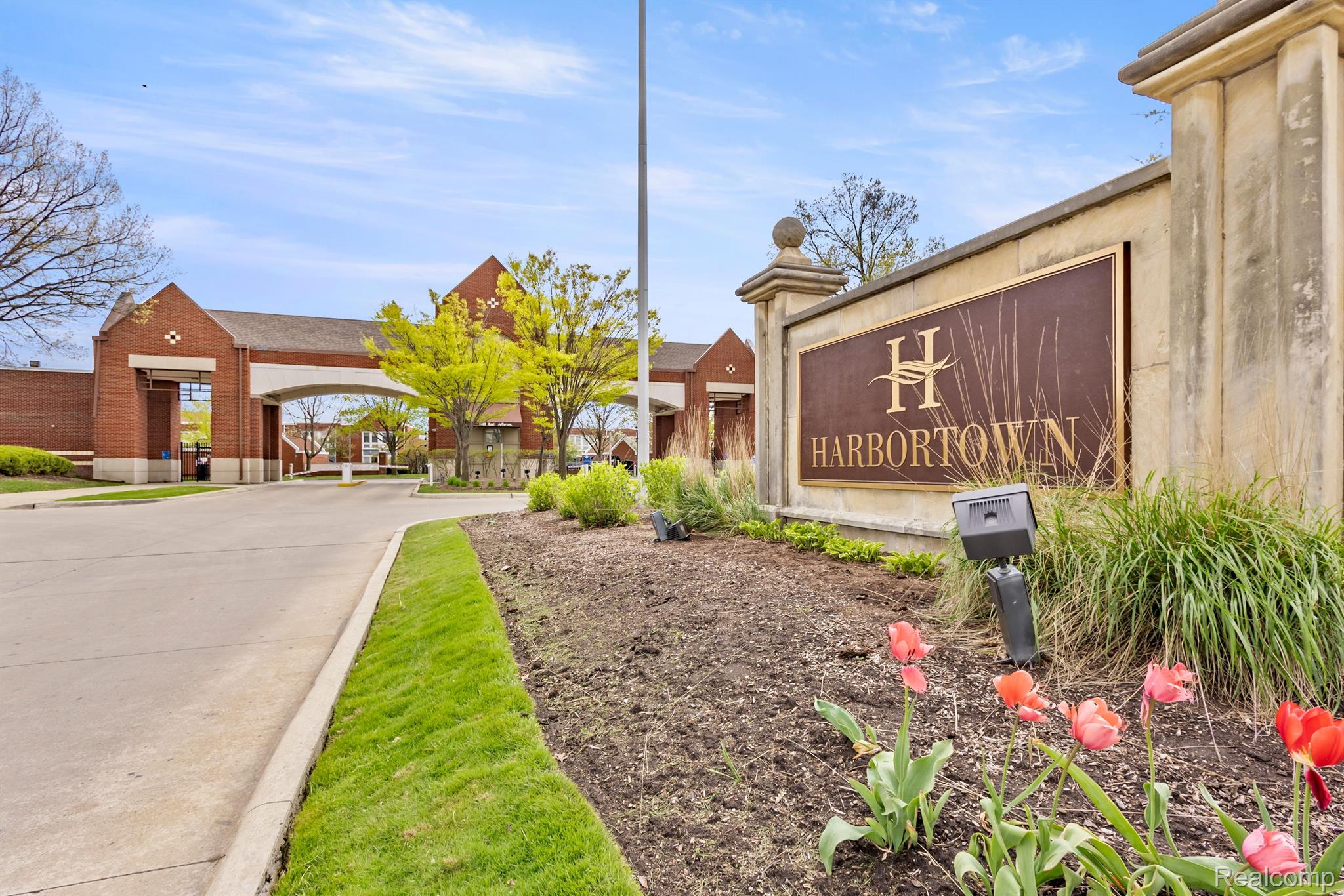 250 E HARBORTOWN Drive Unit: 166 / 1508