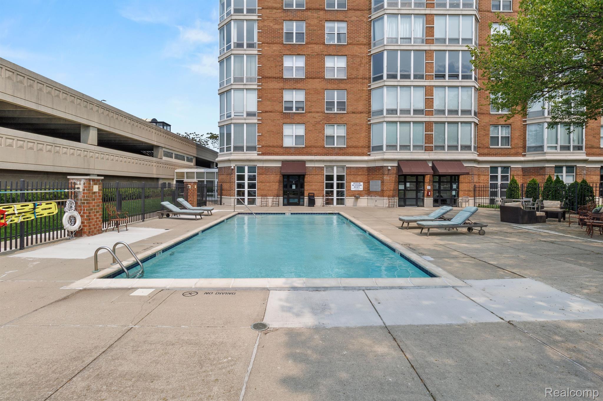 250 E HARBORTOWN Drive Unit: 166 / 1508