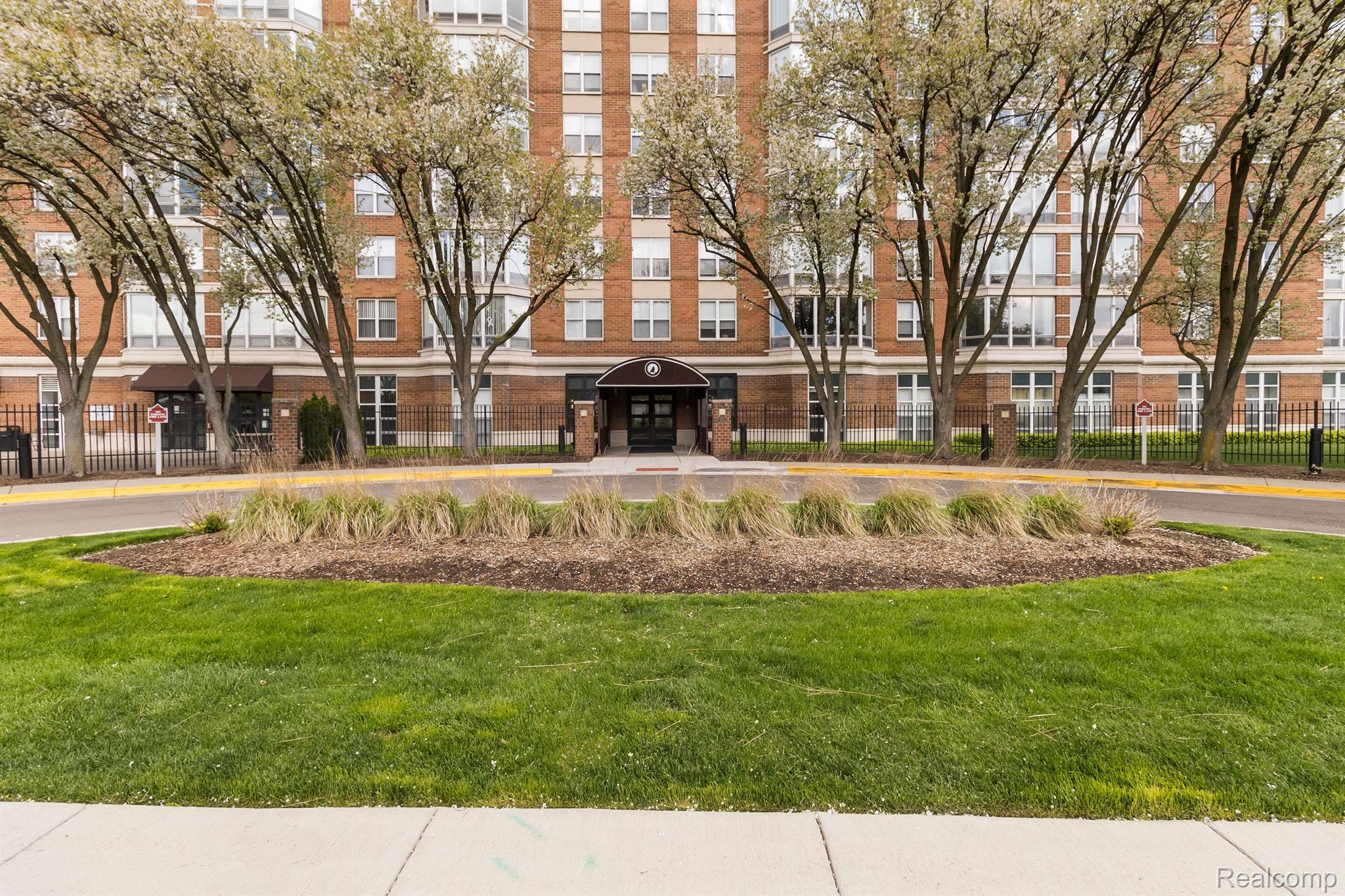 250 E HARBORTOWN Drive Unit: 166 / 1508