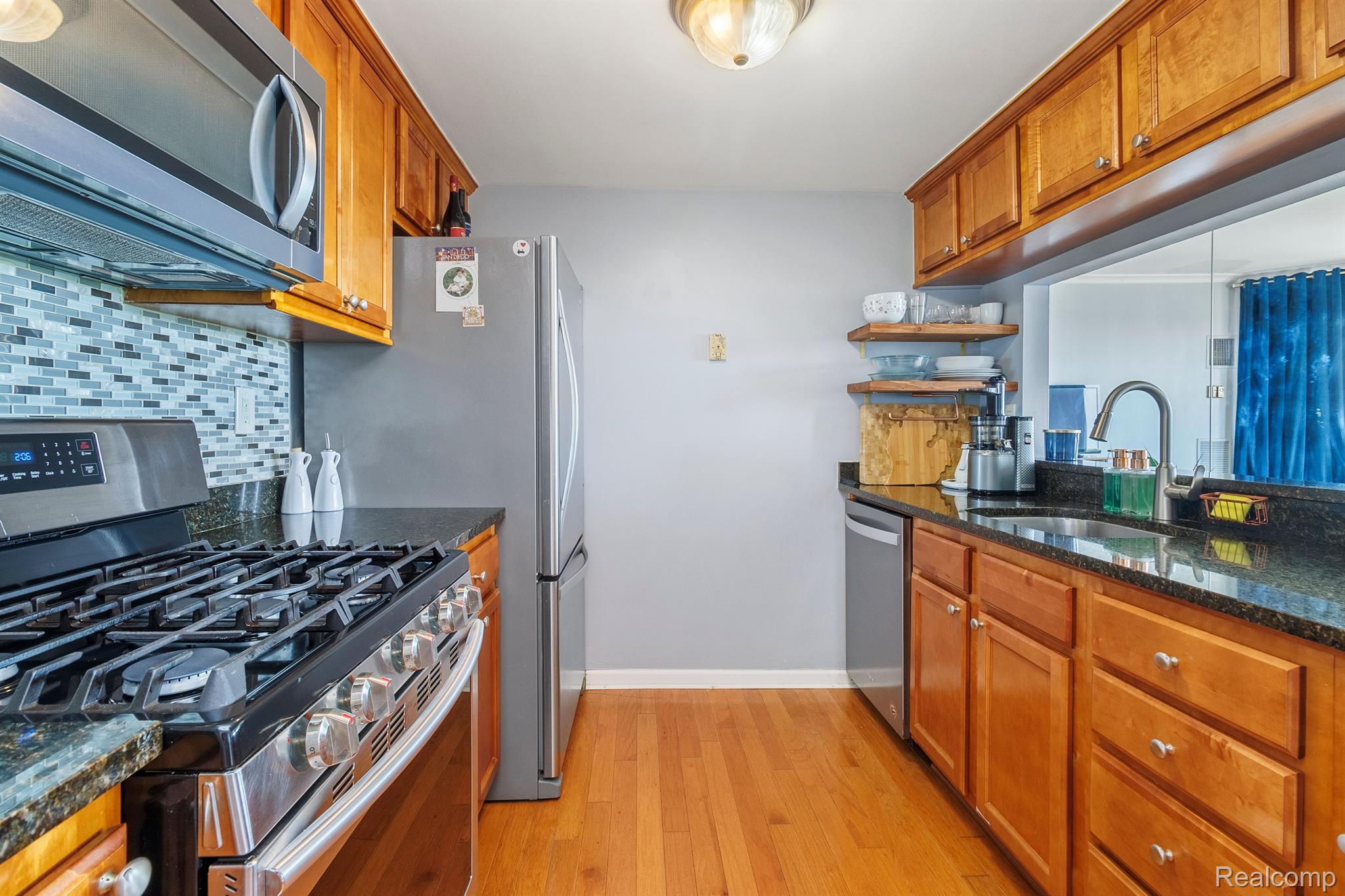 250 E HARBORTOWN Drive Unit: 166 / 1508