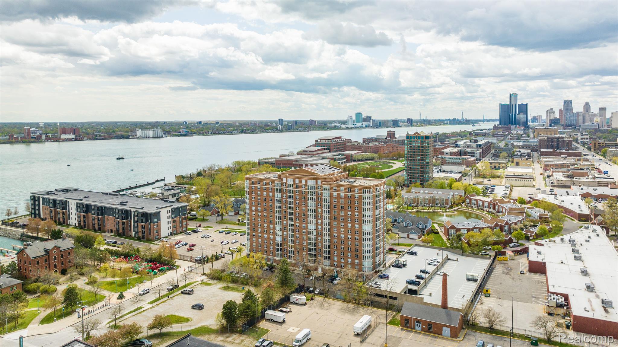 250 E HARBORTOWN Drive Unit: 166 / 1508