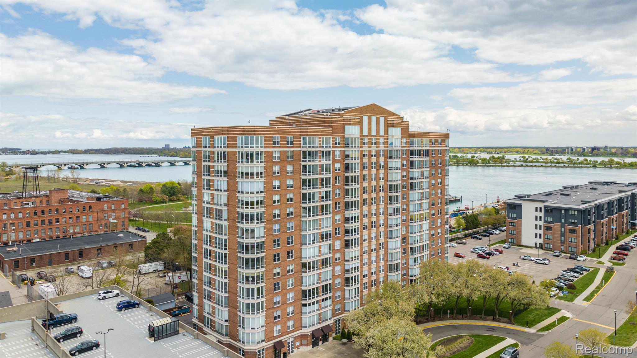 250 E HARBORTOWN Drive Unit: 166 / 1508