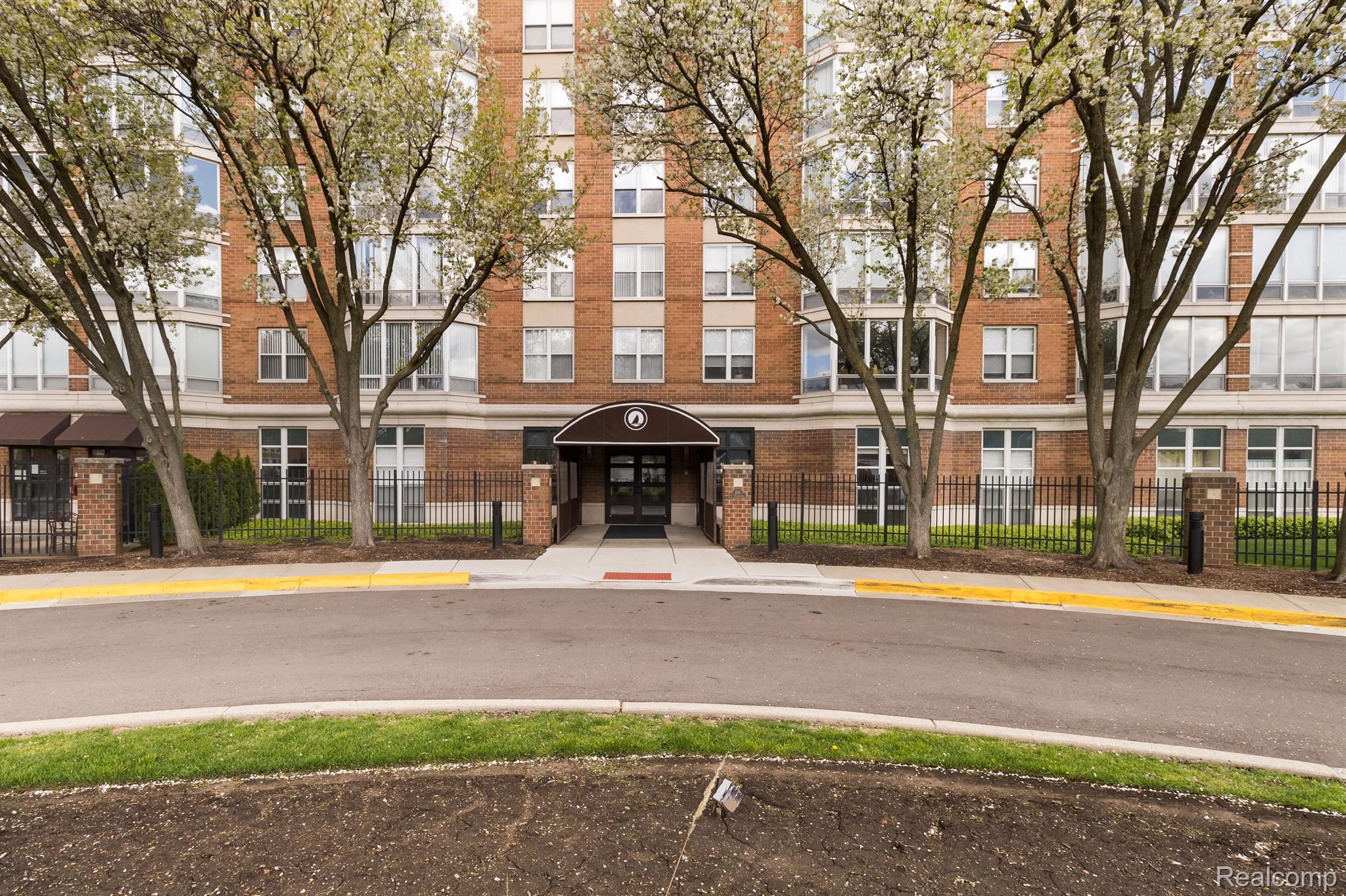 250 E HARBORTOWN Drive Unit: 166 / 1508