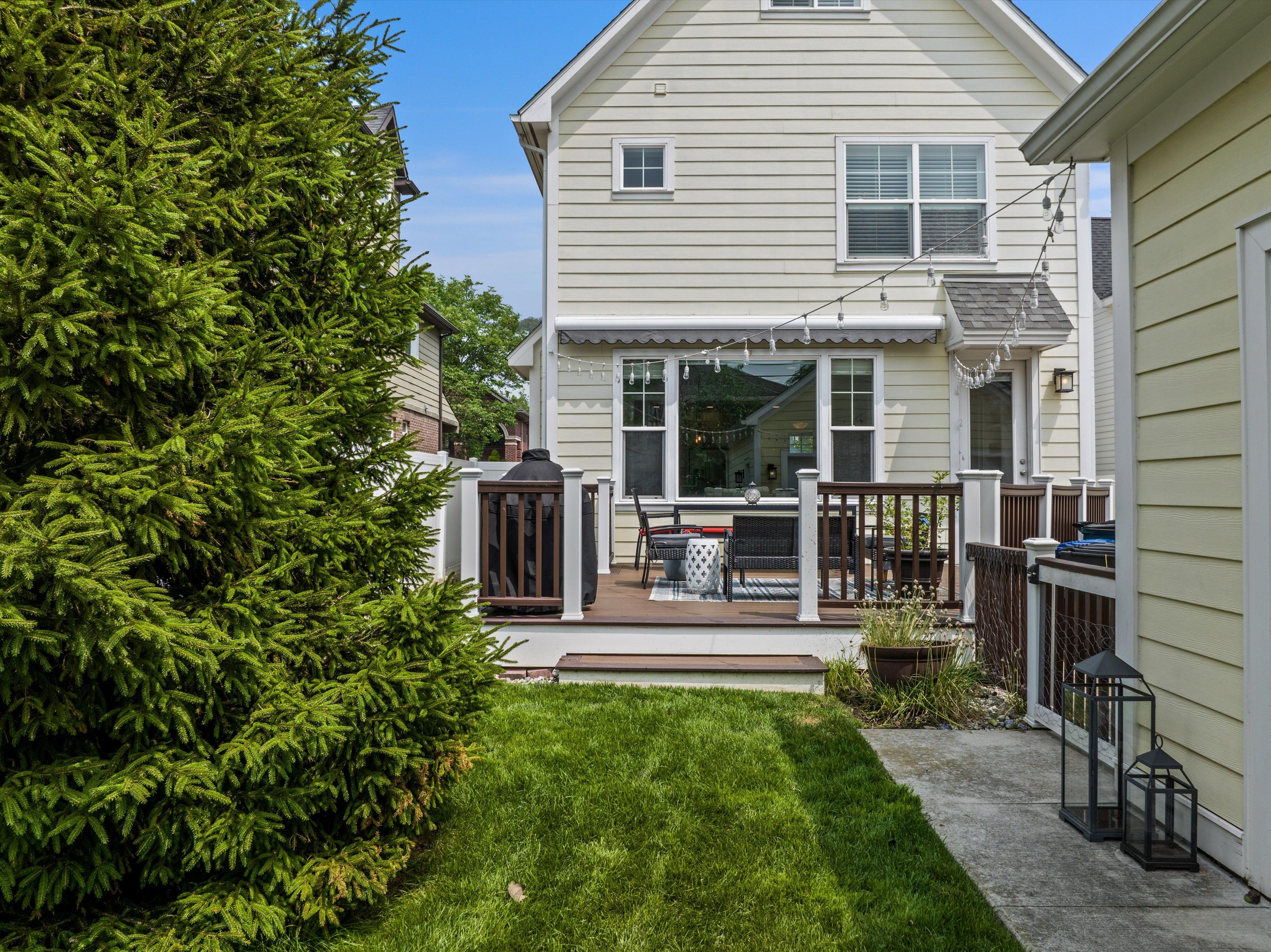 1064 Bennaville Avenue