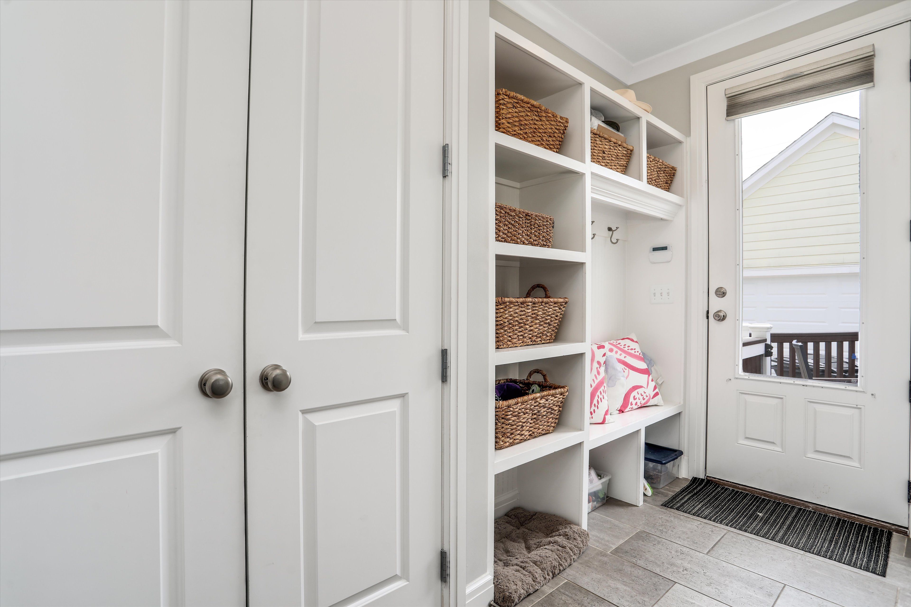 1064 Bennaville Avenue