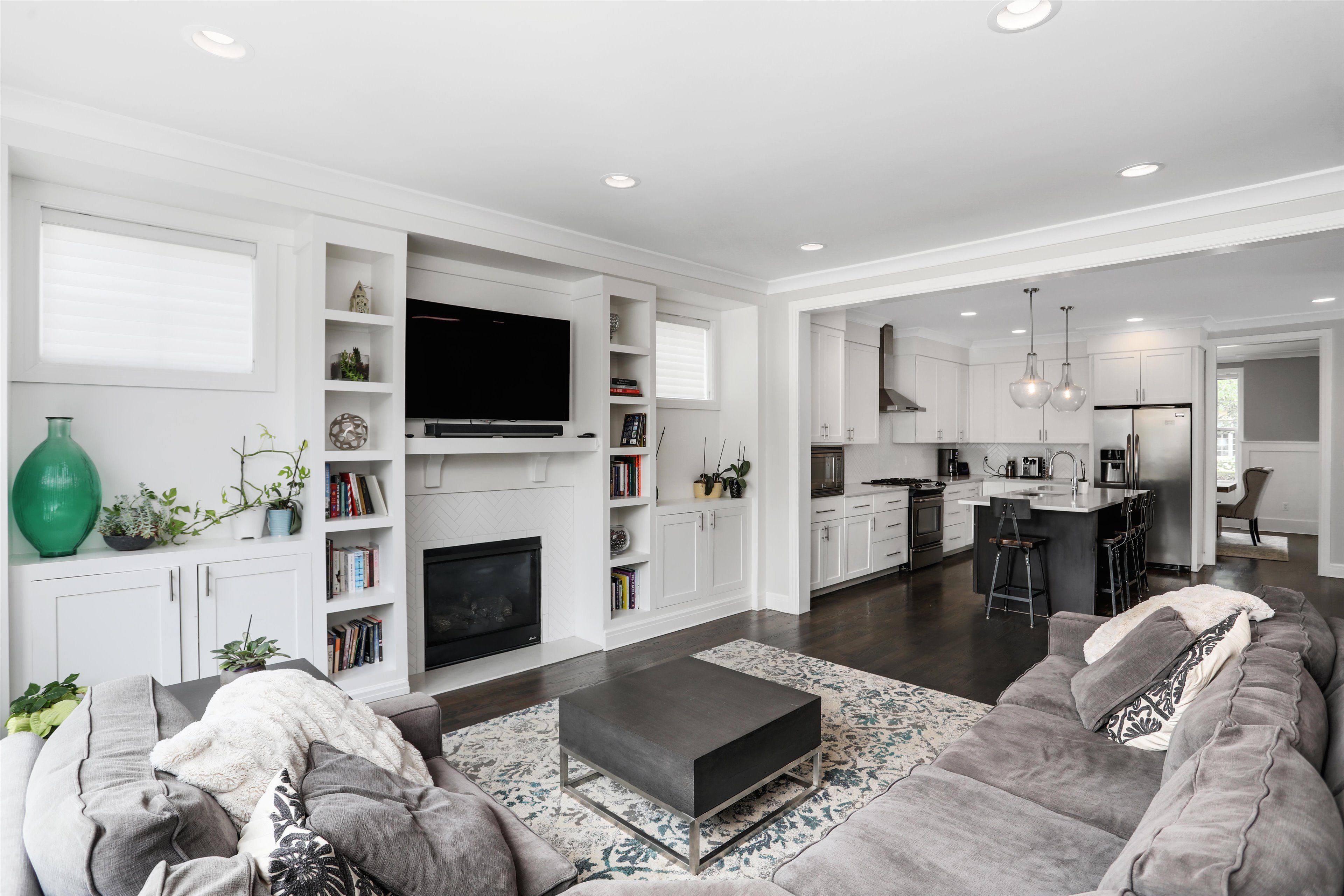 1064 Bennaville Avenue