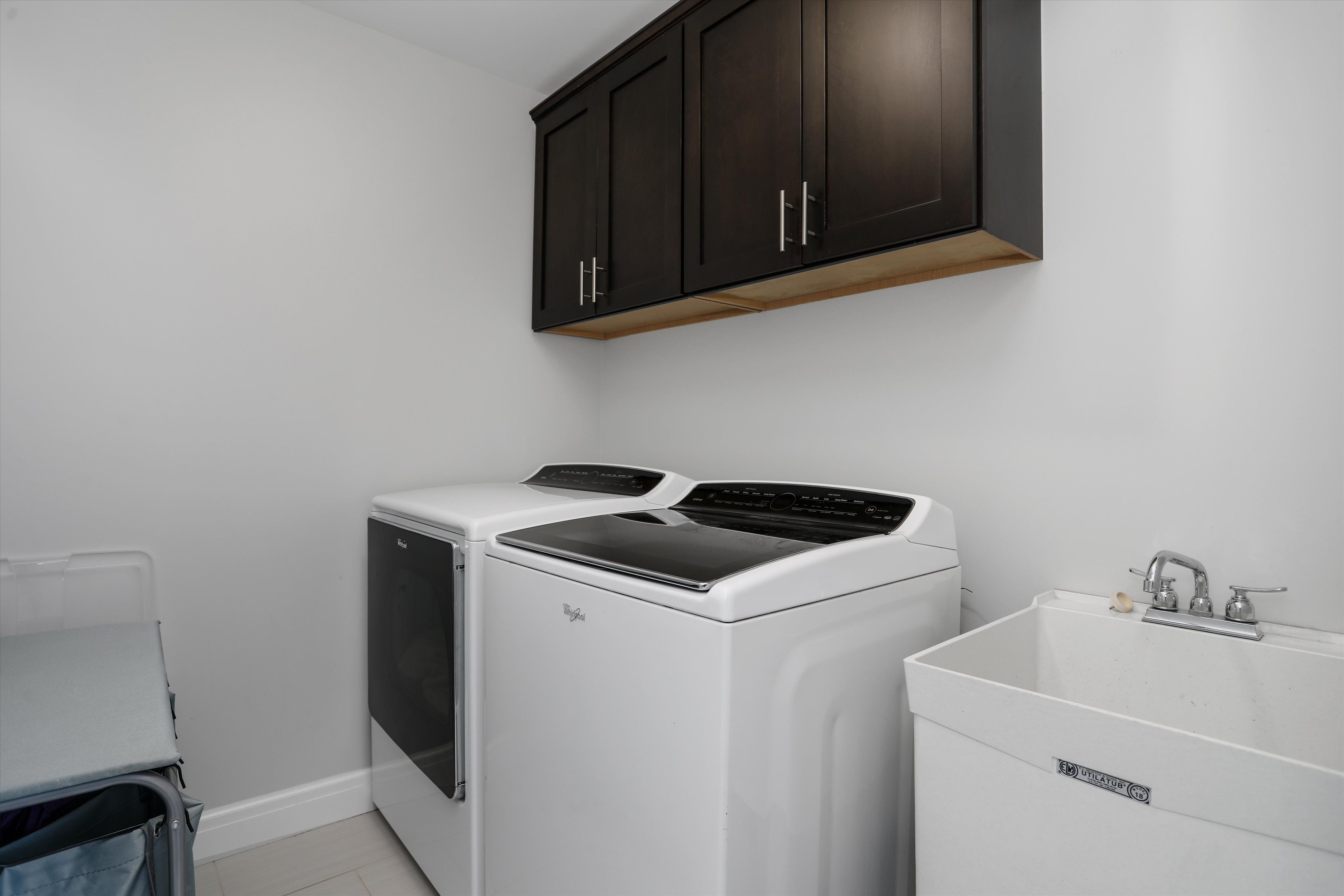 1064 Bennaville Avenue