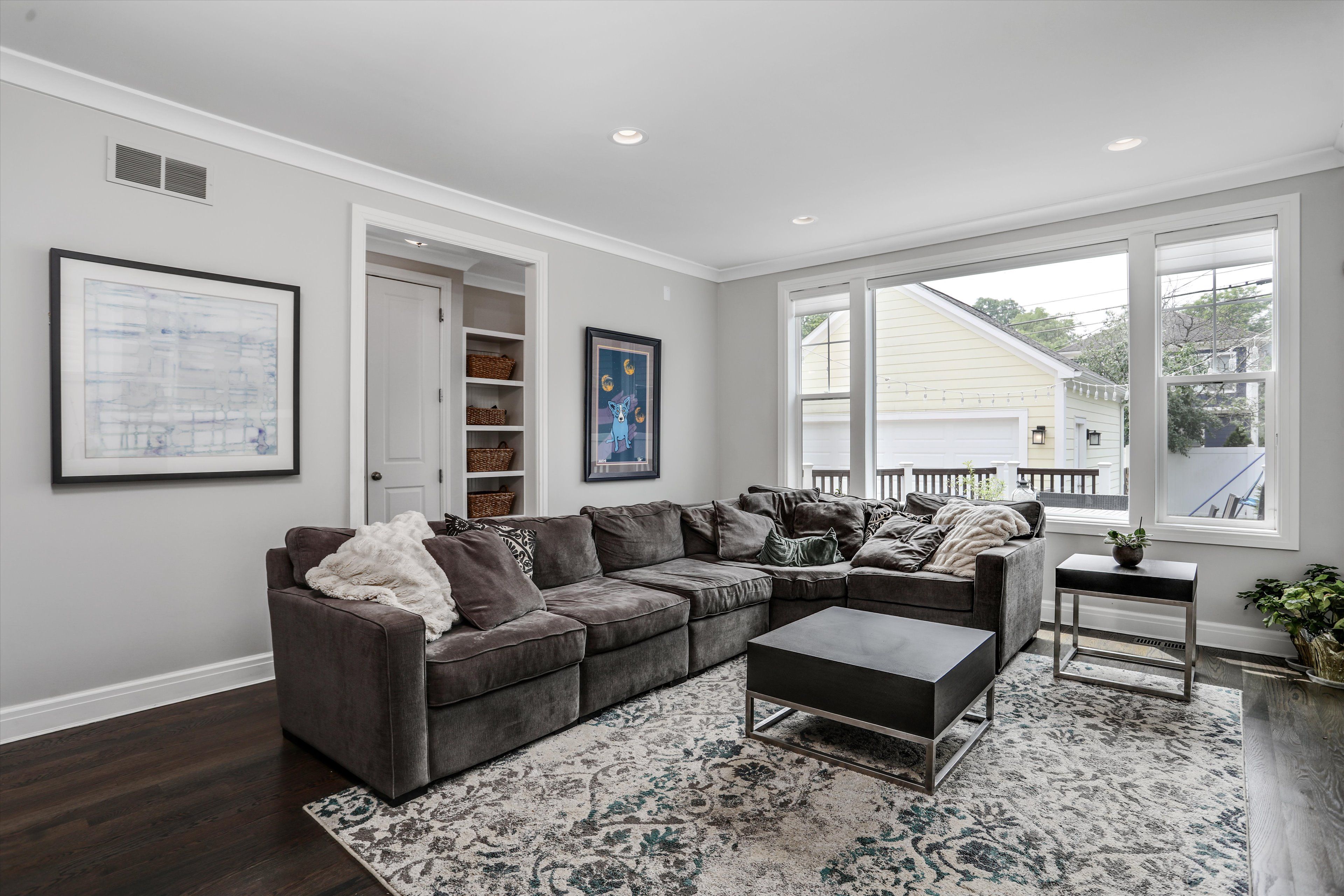 1064 Bennaville Avenue