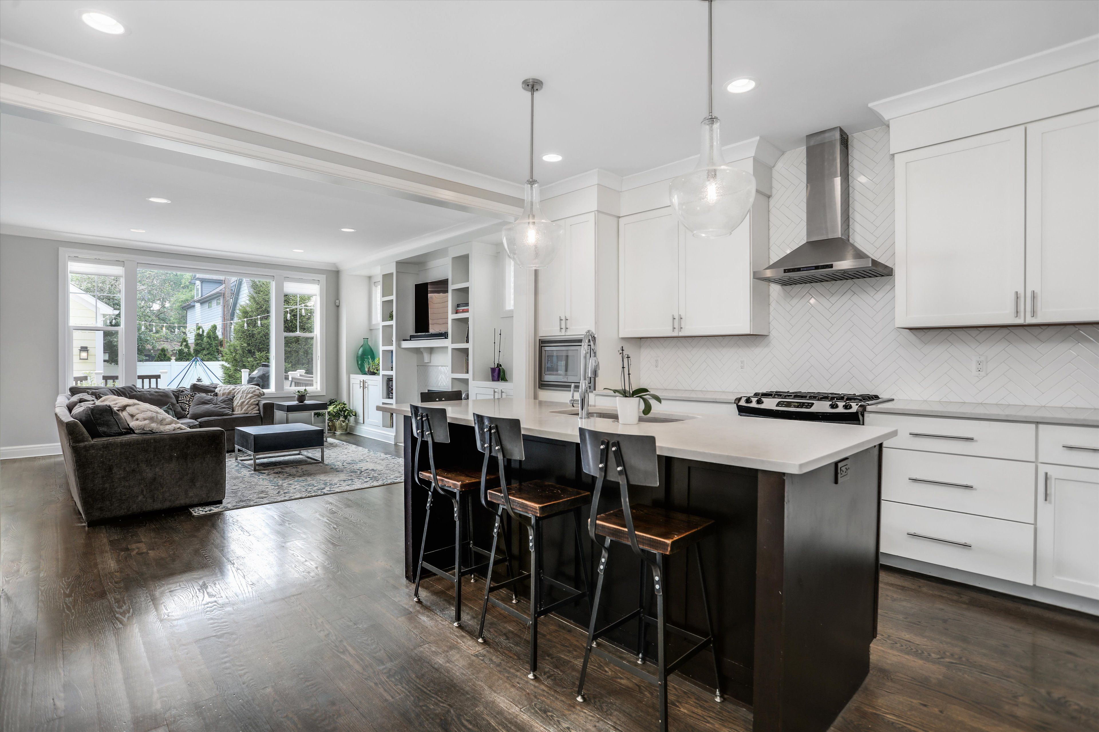 1064 Bennaville Avenue