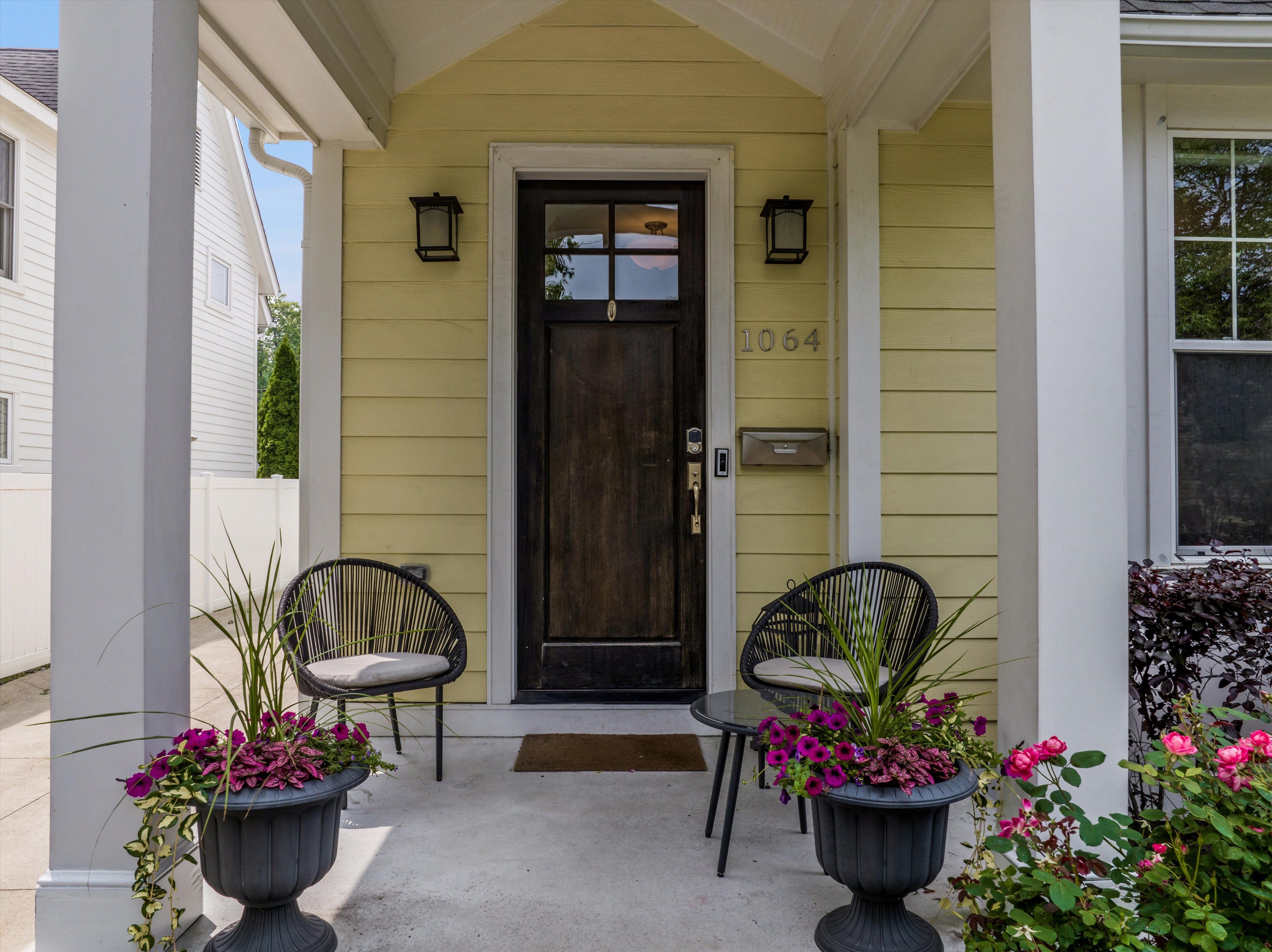 1064 Bennaville Avenue