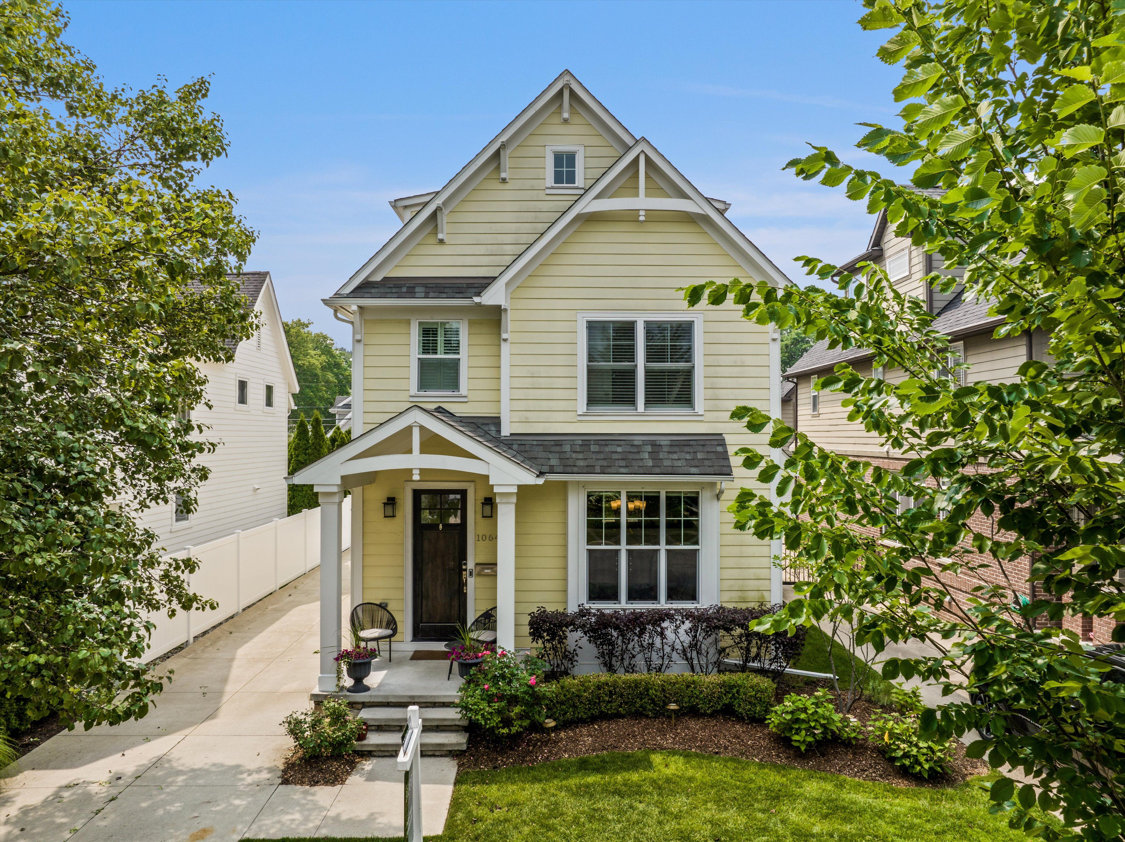 1064 Bennaville Avenue